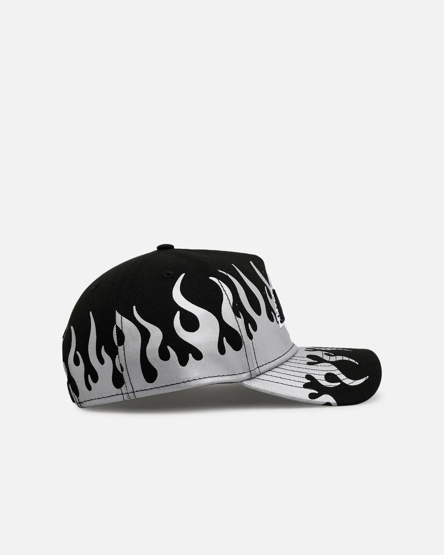 New Era Los Angeles Lakers 'Metallic Flames' 9FORTY A-Frame Snapback Black/Silver sold by Culture Kings product image thumbnail 3
