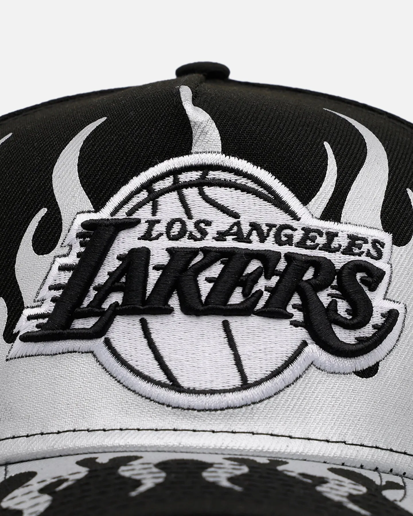 New Era Los Angeles Lakers 'Metallic Flames' 9FORTY A-Frame Snapback Black/Silver sold by Culture Kings product image thumbnail 5