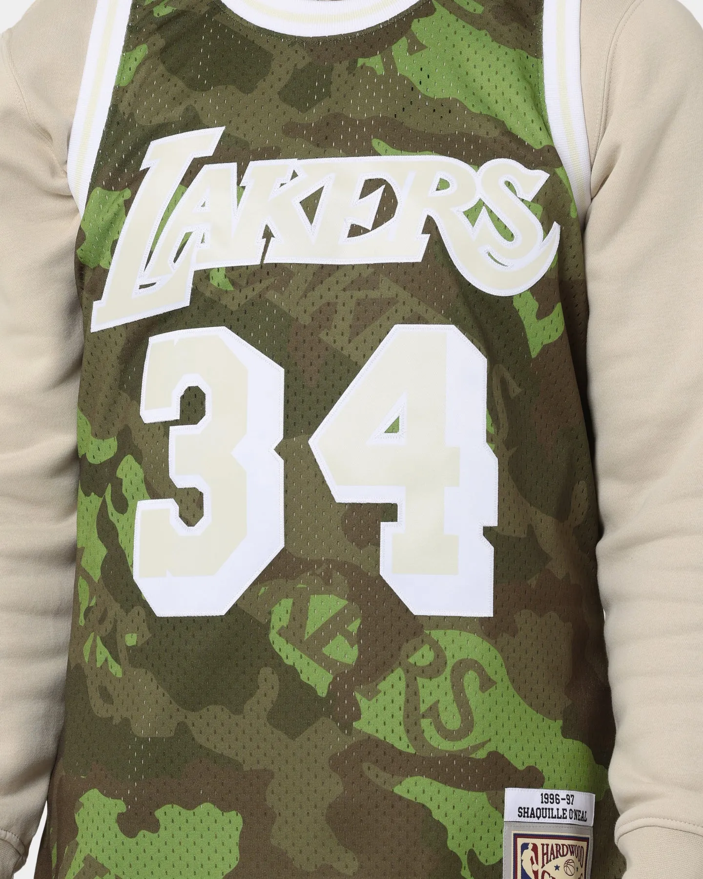 Mitchell & Ness Los Angeles Lakers '96-'97 Camo Swing Jersey Green Camo sold by Culture Kings product image thumbnail 4