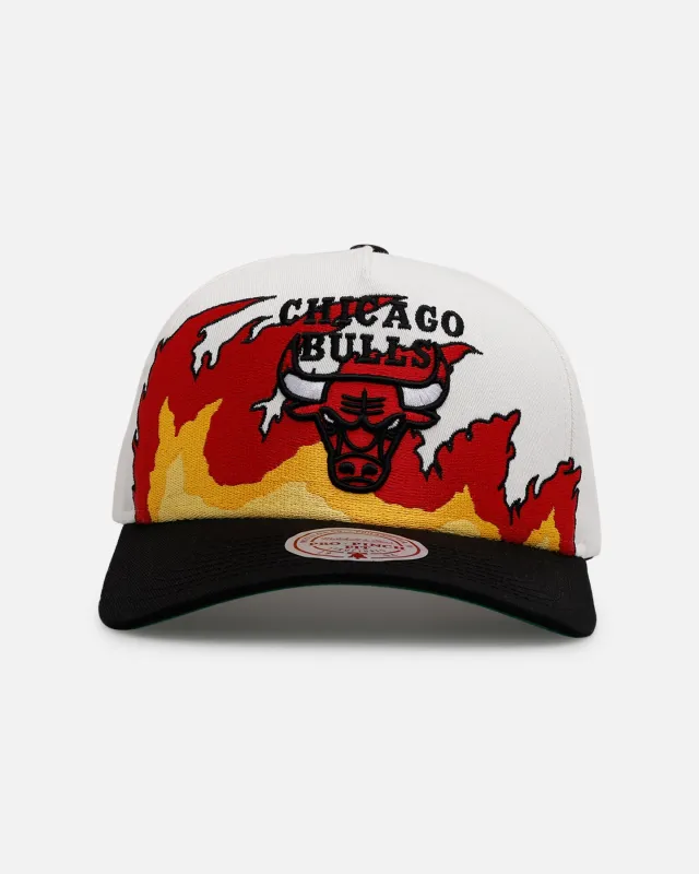 Mitchell & Ness Chicago Bulls 'Flametooth' Pro Pinch Snapback White/Black sold by Culture Kings