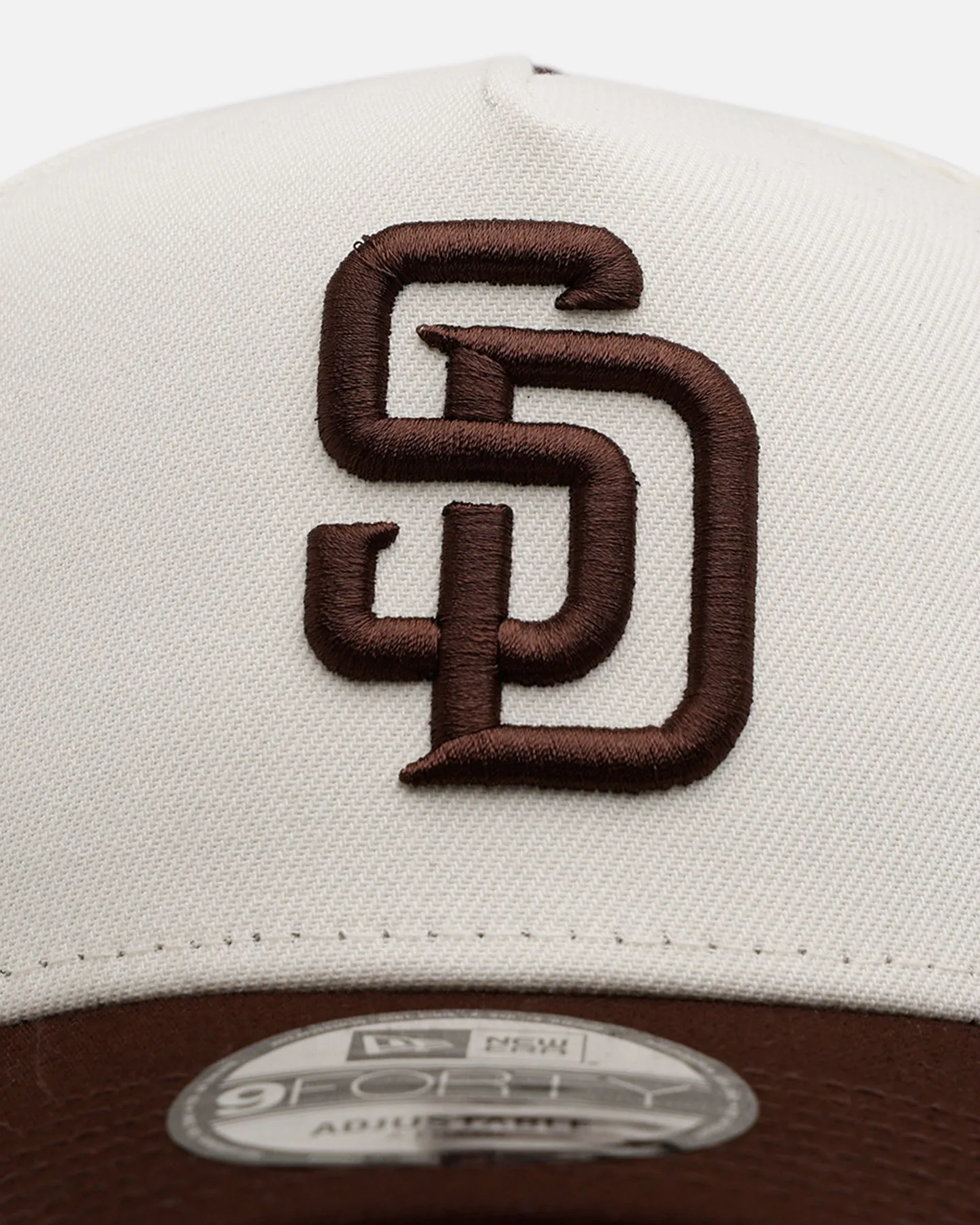 New Era San Diego Padres 'Team Color Visor' 9FORTY A-Frame Snapback Chrome/Official Team Color sold by Culture Kings product image thumbnail 5