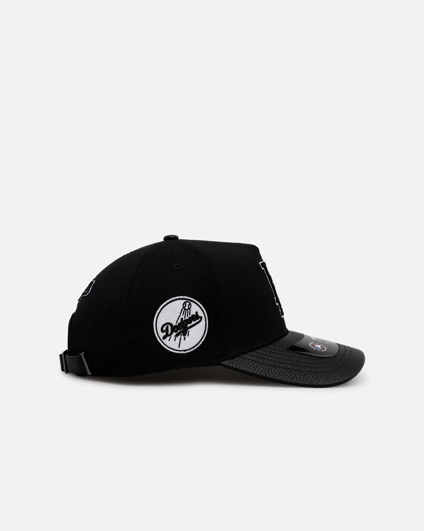 Pro Standard Los Angeles Dodgers 'Black Chenille' Pro Pinch Strapback Black sold by Culture Kings product image thumbnail 4