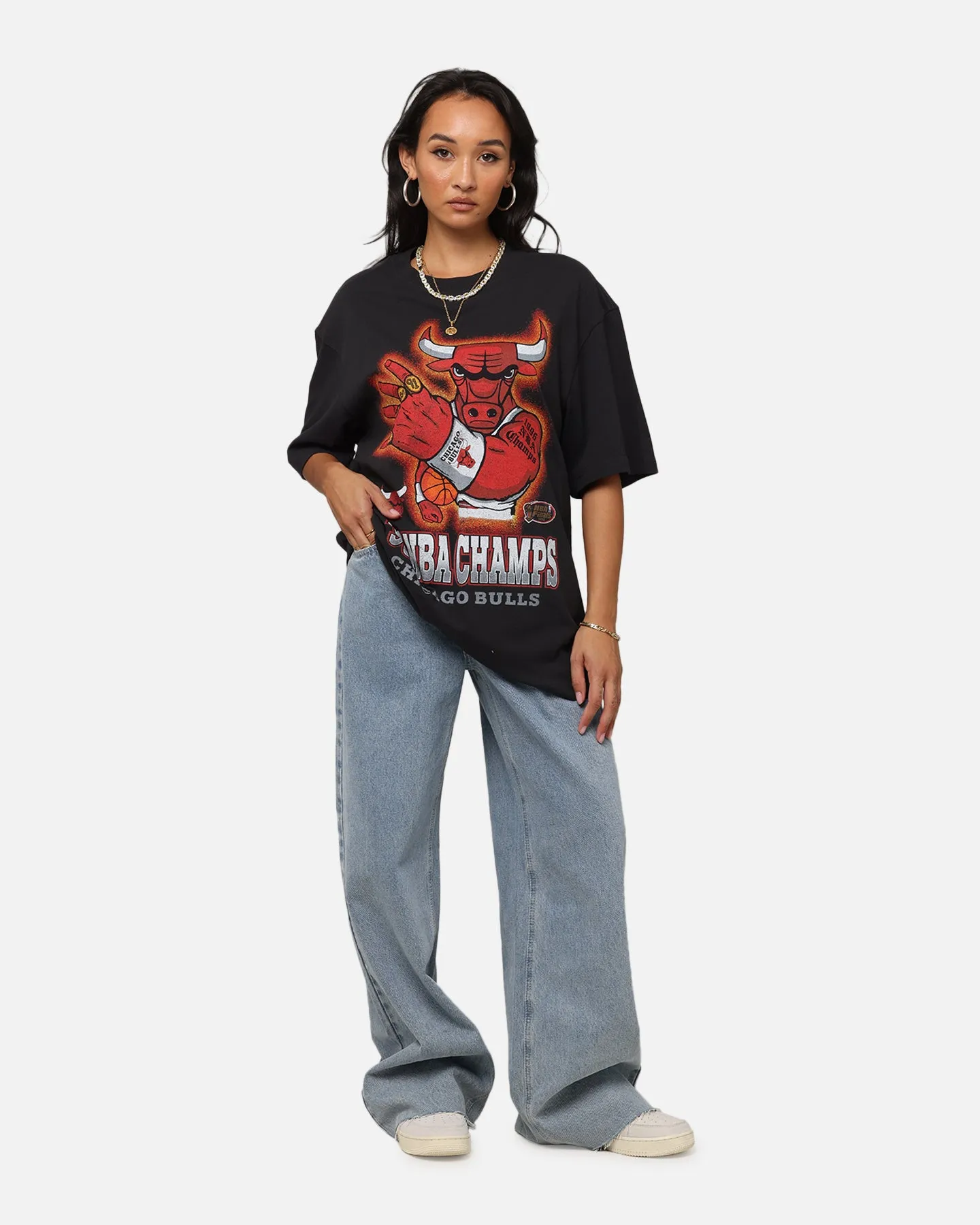 Mitchell & Ness Chicago Bulls '96 NBA Champs T-Shirt Faded Black sold by Culture Kings product image thumbnail 2