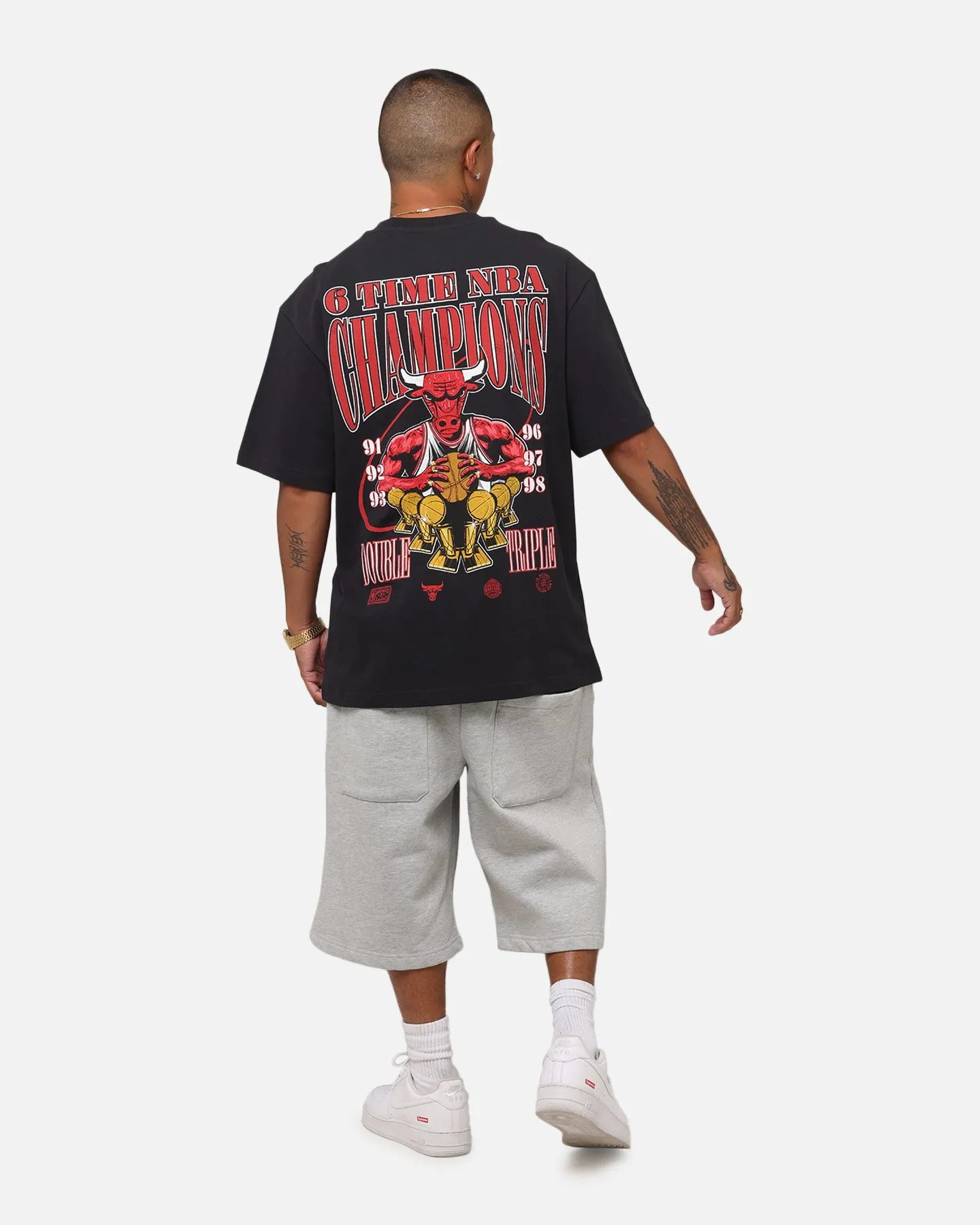 Mitchell & Ness Chicago Bulls 6-Time NBA Champions T-Shirt Faded Black sold by Culture Kings product image thumbnail 3