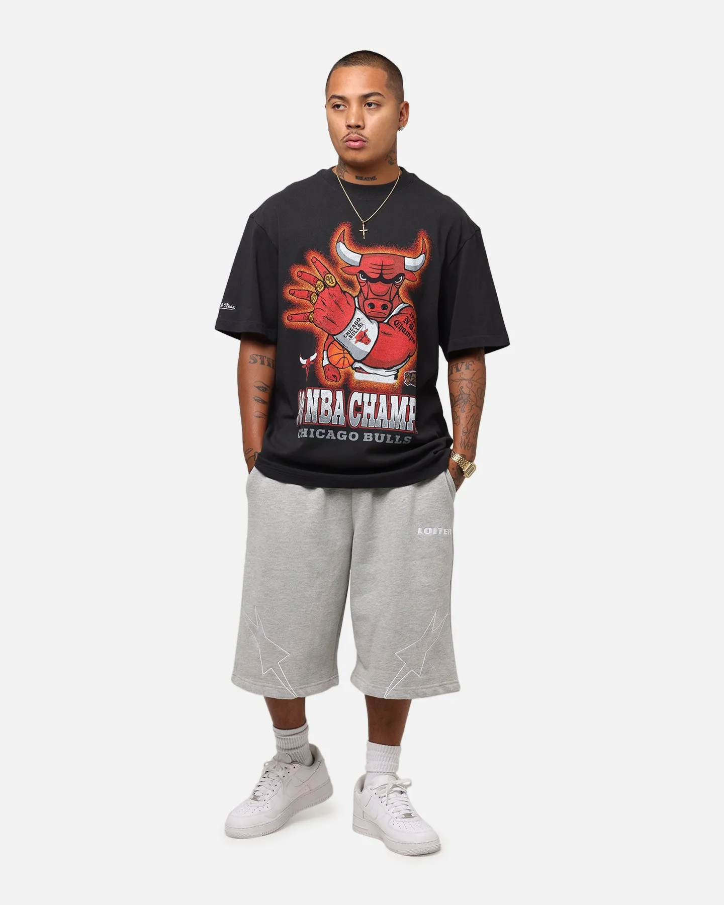 Mitchell & Ness Chicago Bulls '96 NBA Champs T-Shirt Faded Black sold by Culture Kings product image thumbnail 2