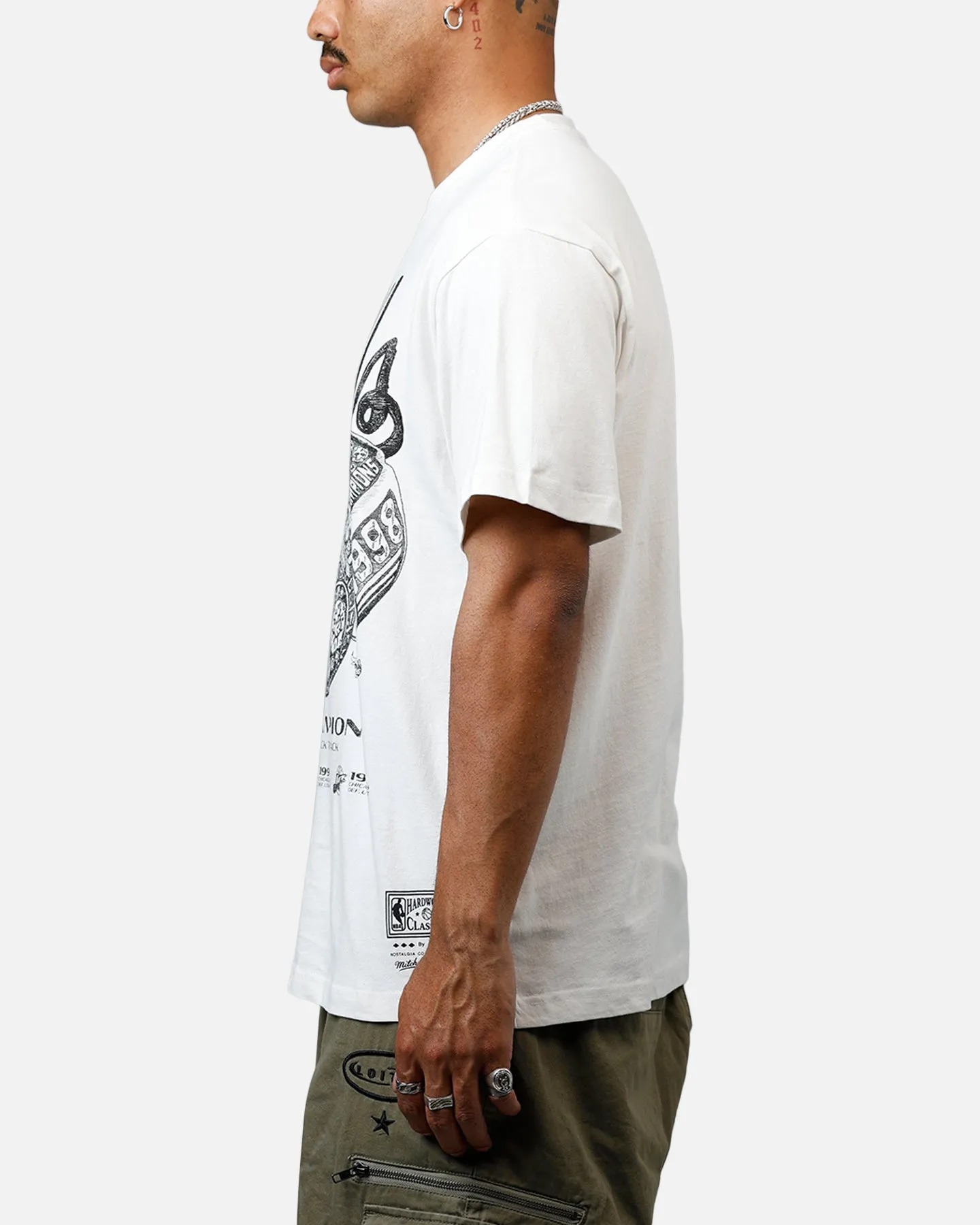 Mitchell & Ness Chicago Bulls 3 Rings T-Shirt Vintage White sold by Culture Kings product image thumbnail 5