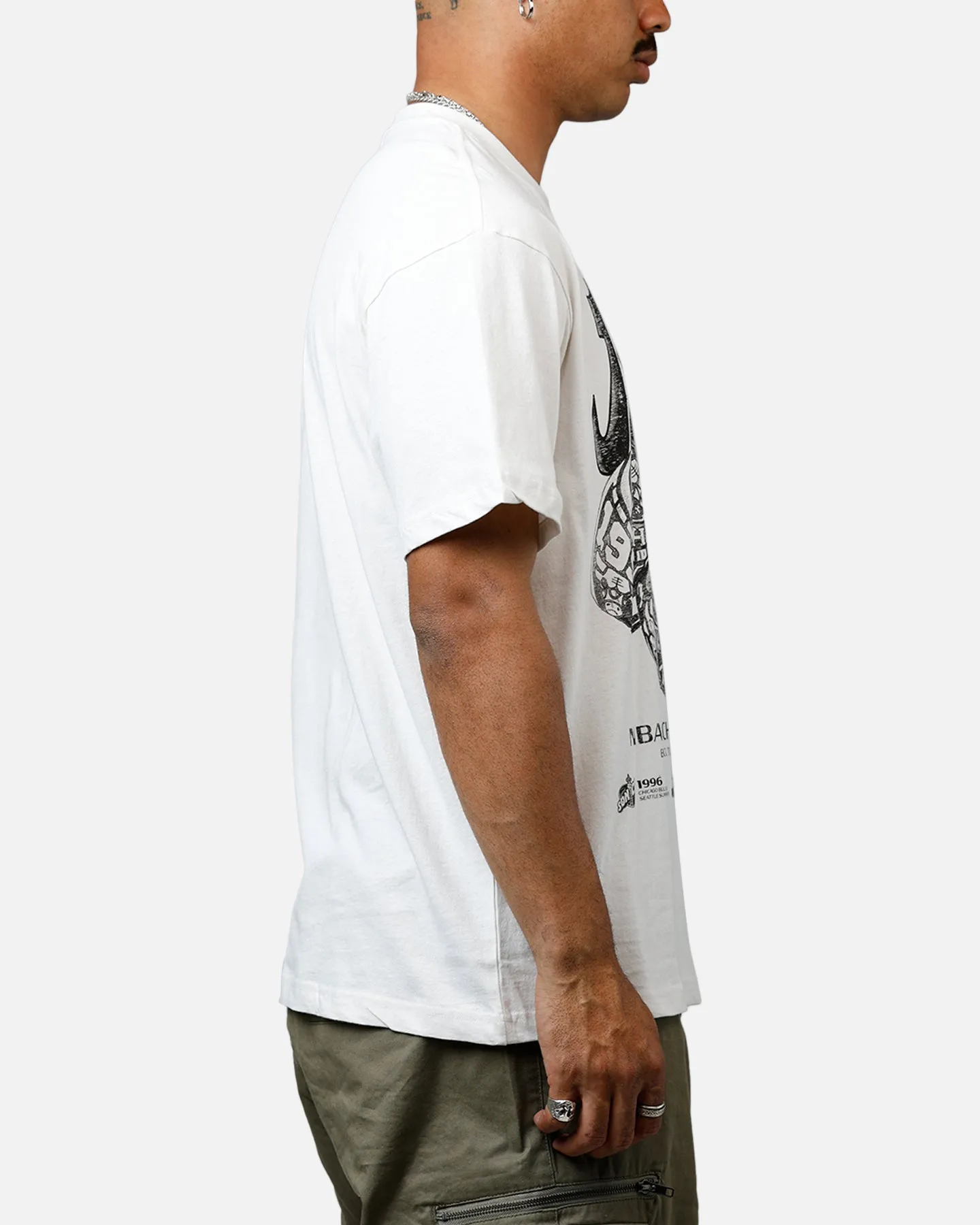 Mitchell & Ness Chicago Bulls 3 Rings T-Shirt Vintage White sold by Culture Kings product image thumbnail 4