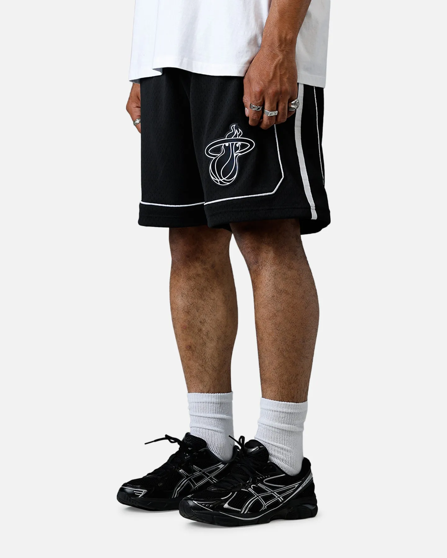 Mitchell & Ness Miami Heat 2011 Swingman Shorts Black/White sold by Culture Kings product image thumbnail 4