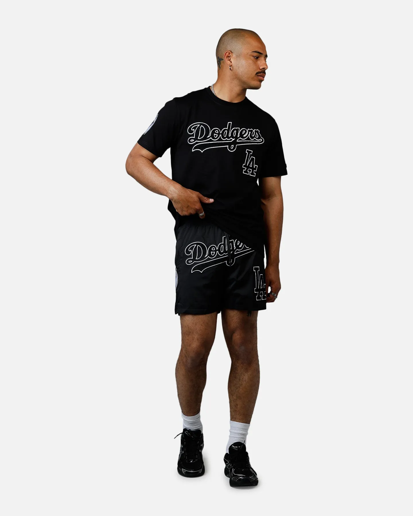 Pro Standard Los Angeles Dodgers Chenille T-Shirt Black sold by Culture Kings product image thumbnail 3