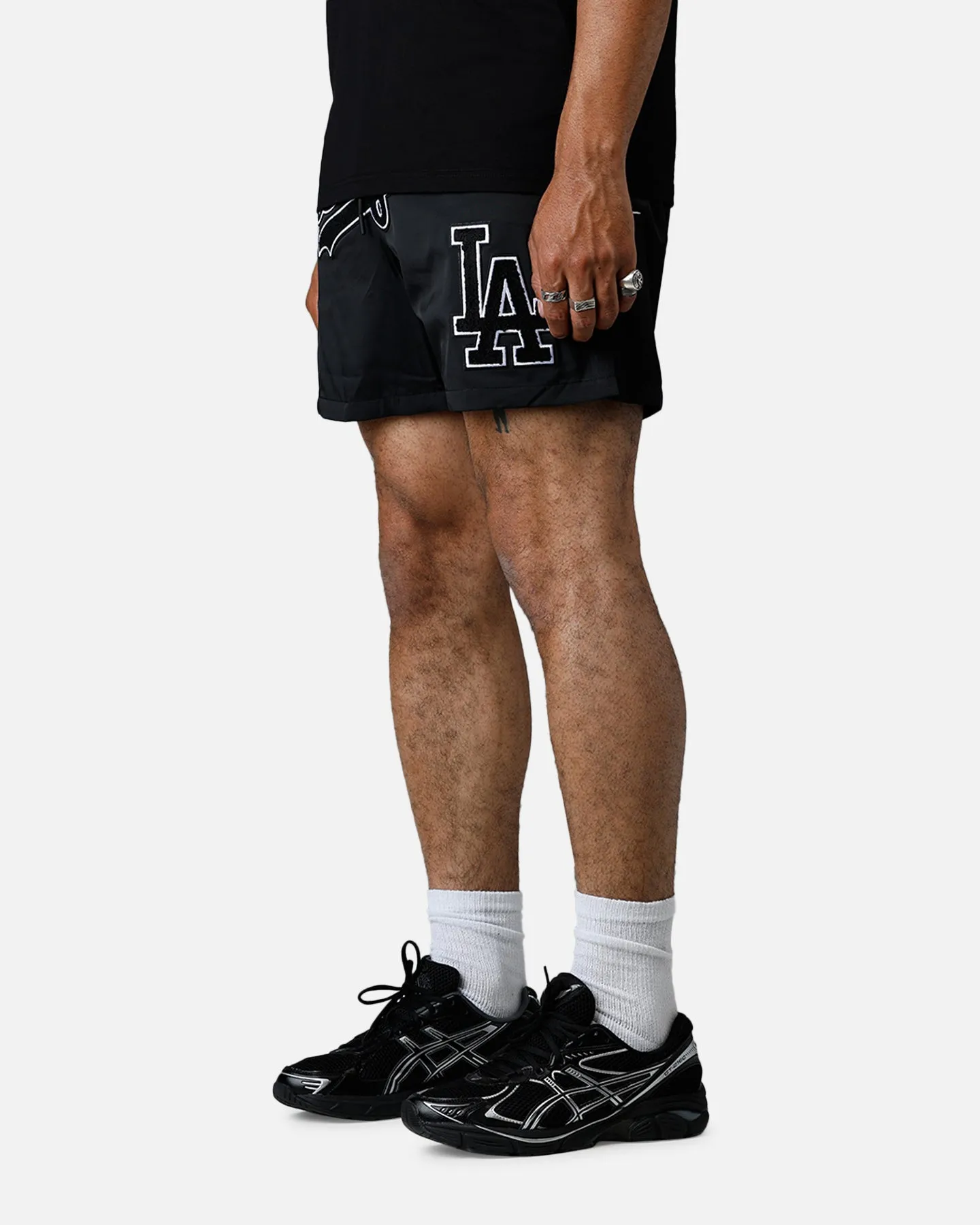 Pro Standard Los Angeles Dodgers Chenille Shorts Black sold by Culture Kings product image thumbnail 4