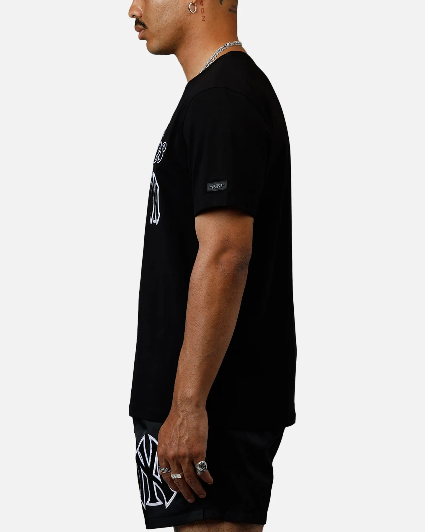 Pro Standard New York Yankees Chenille T-Shirt Black sold by Culture Kings product image thumbnail 5