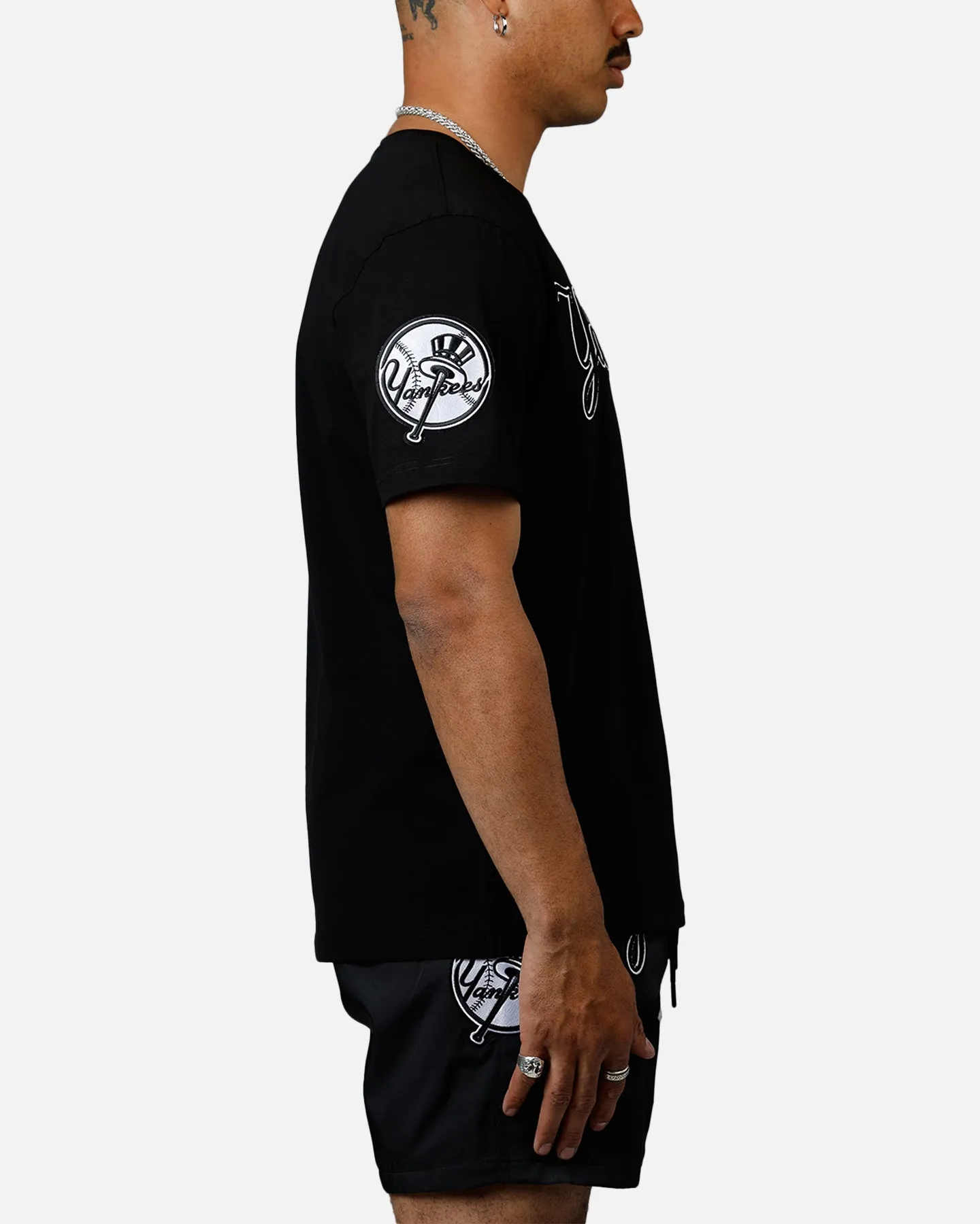 Pro Standard New York Yankees Chenille T-Shirt Black sold by Culture Kings product image thumbnail 4