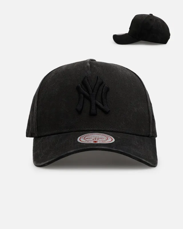Mitchell & Ness New York Yankees 'Starburst' Pro Pinch Snapback Black sold by Culture Kings