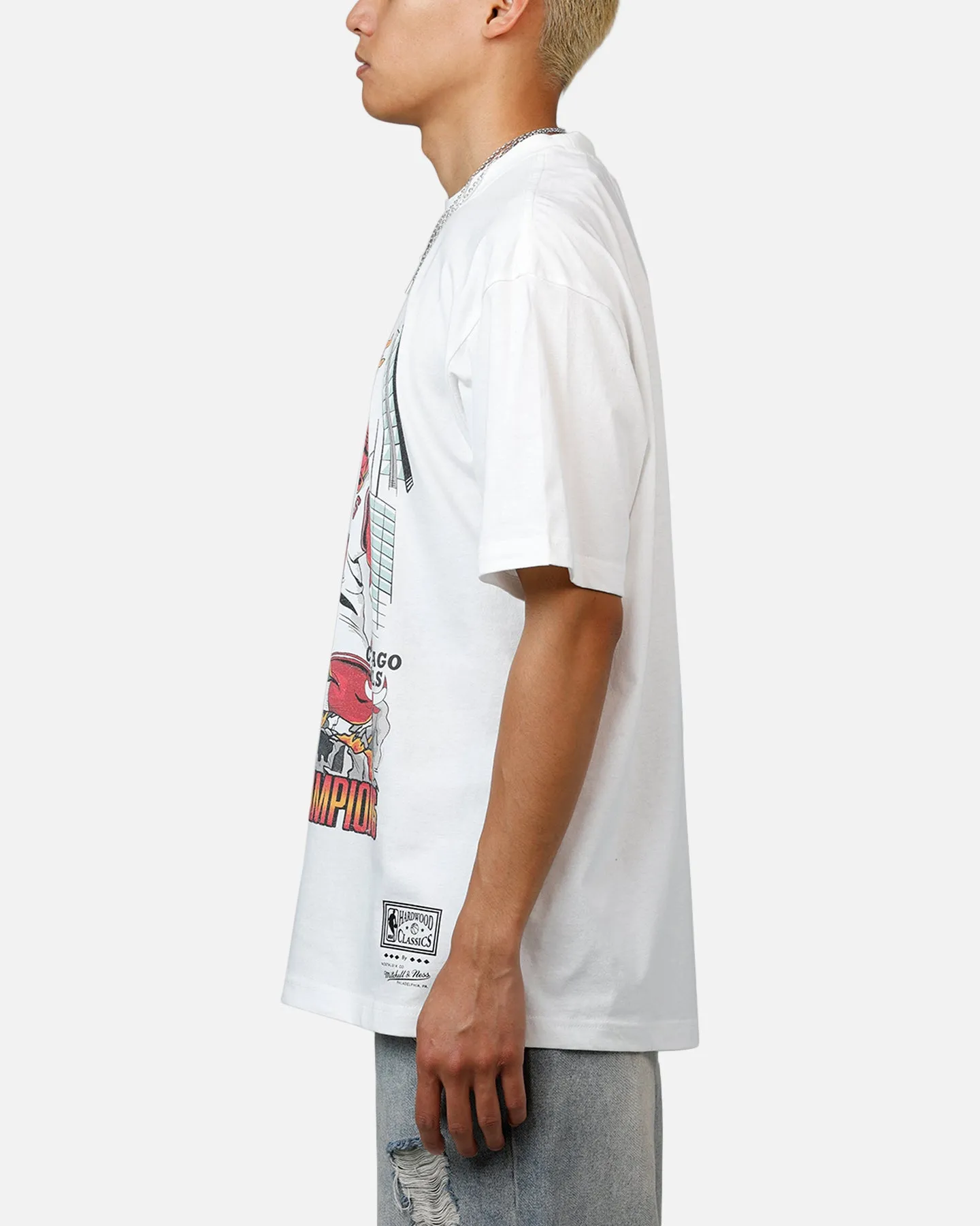 Mitchell & Ness Chicago Bulls Board Beaker T-Shirt Vintage White sold by Culture Kings product image thumbnail 5