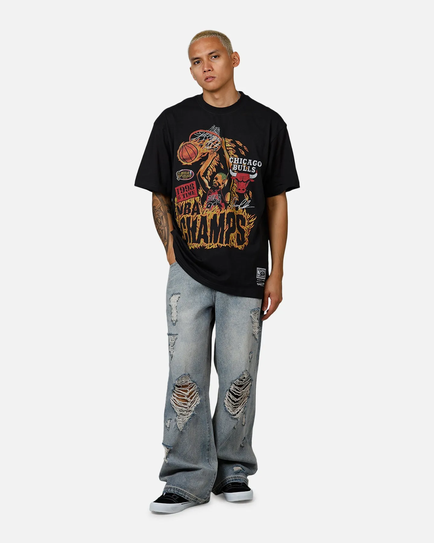 Mitchell & Ness Chicago Bulls On Fire T-Shirt Faded Black sold by Culture Kings product image thumbnail 3