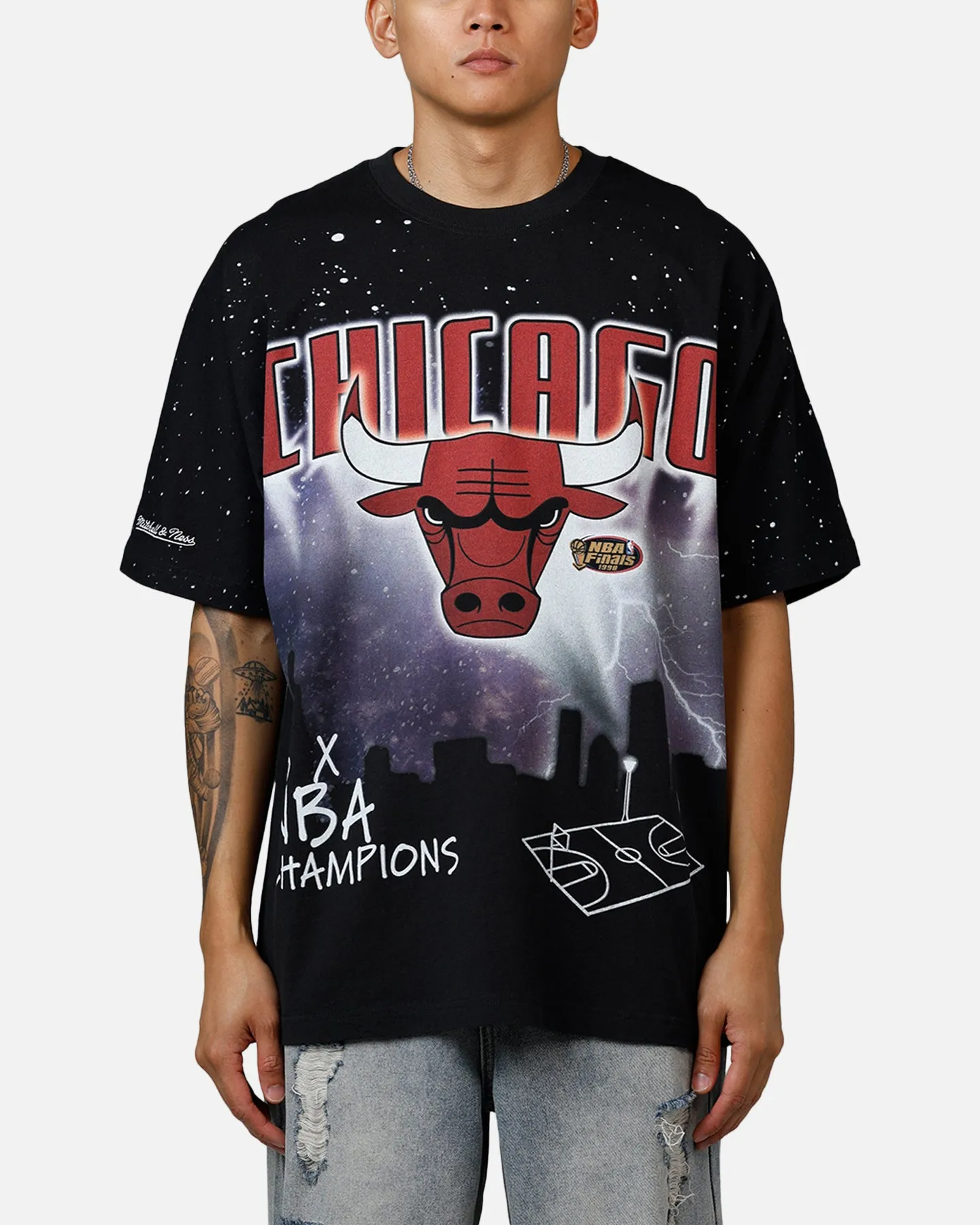 Mitchell & Ness Chicago Bulls Skyline T-Shirt Faded Black sold by Culture Kings