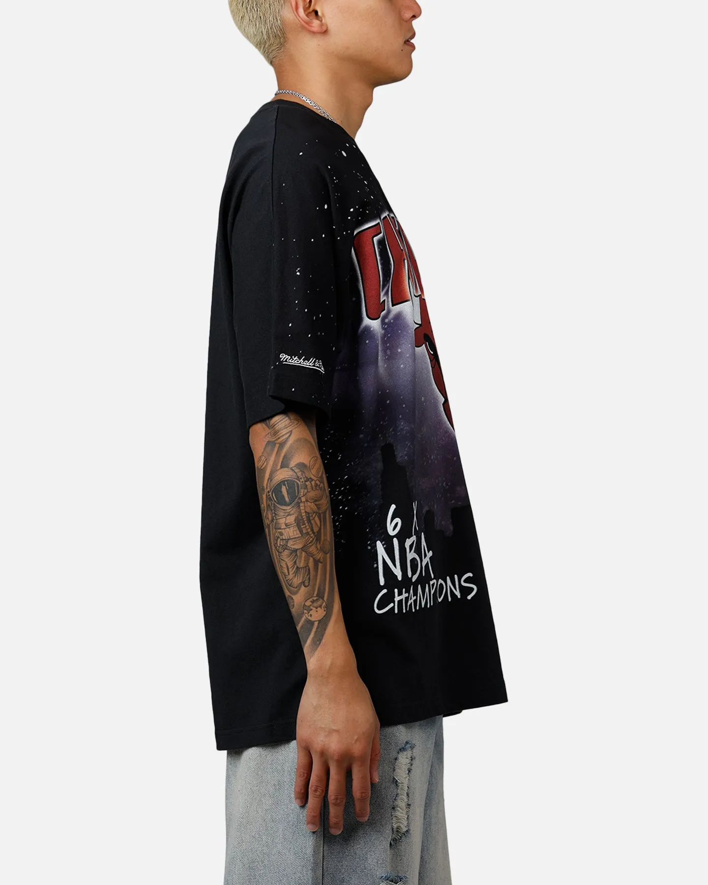 Mitchell & Ness Chicago Bulls Skyline T-Shirt Faded Black sold by Culture Kings product image thumbnail 4