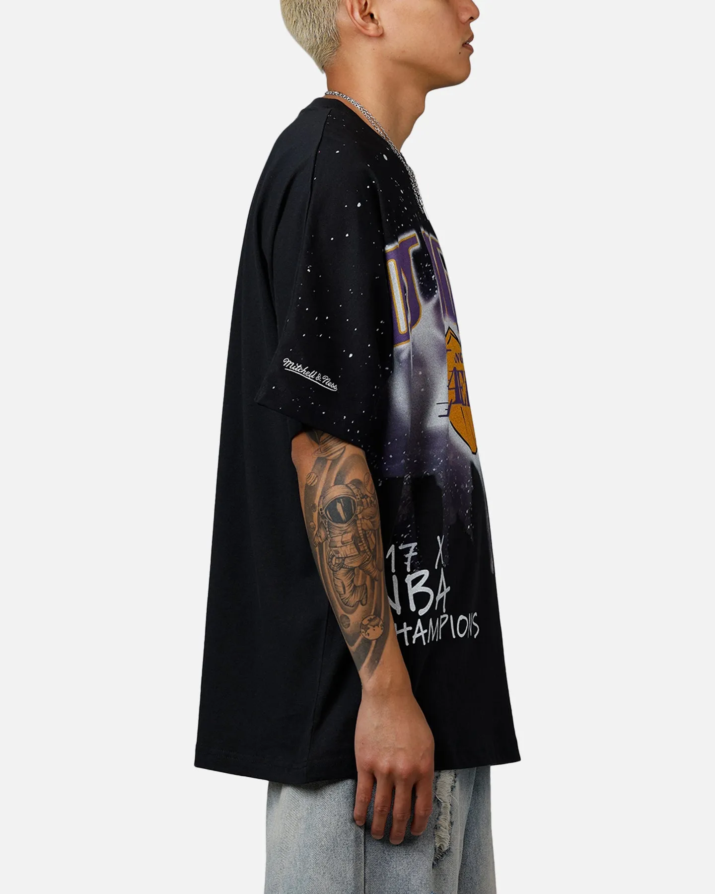 Mitchell & Ness Los Angeles Lakers Skyline T-Shirt Faded Black sold by Culture Kings product image thumbnail 4