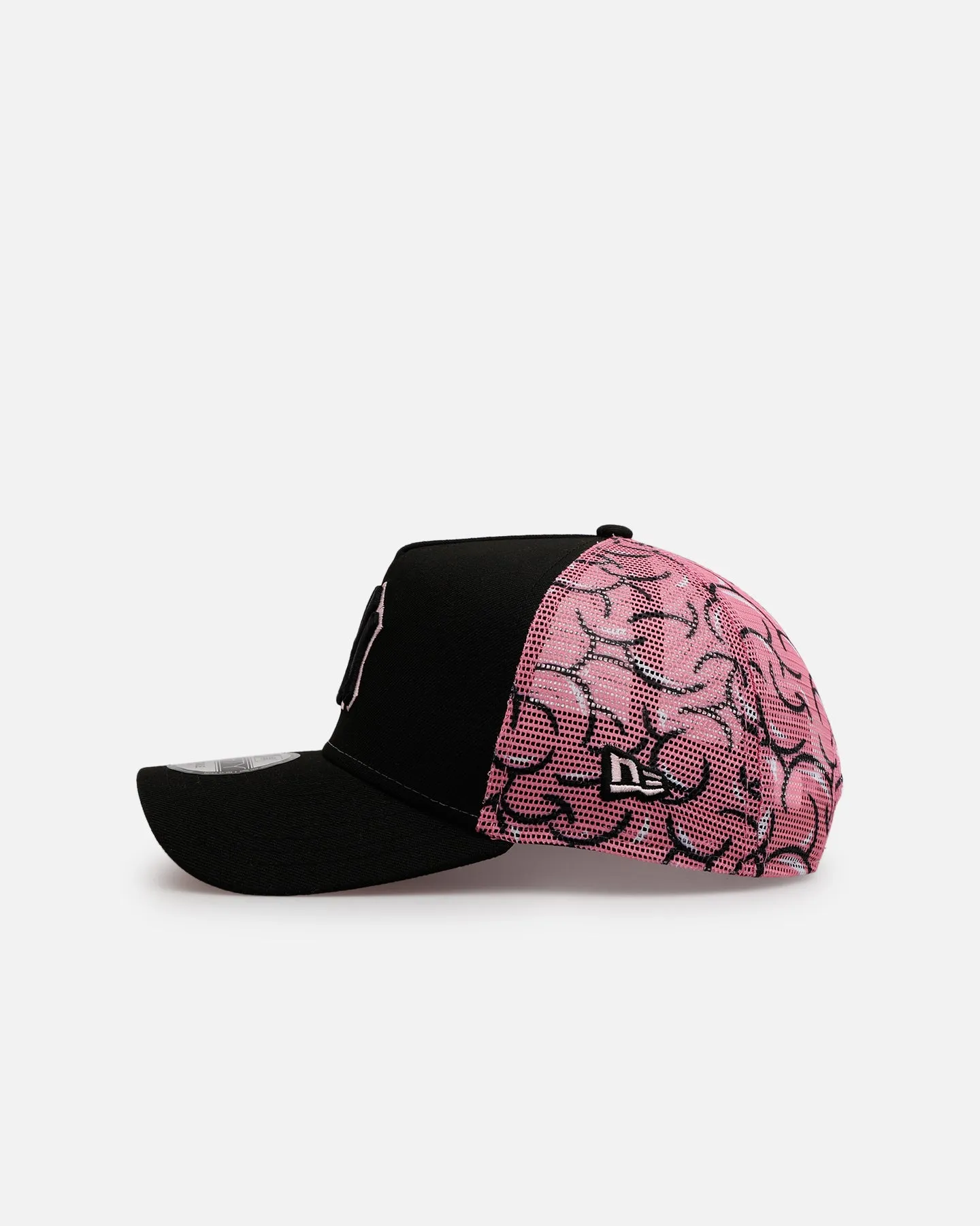 New Era New York Yankees 'Thoughtful' 9FORTY A-Frame Trucker Snapback Black/Pink sold by Culture Kings product image thumbnail 4