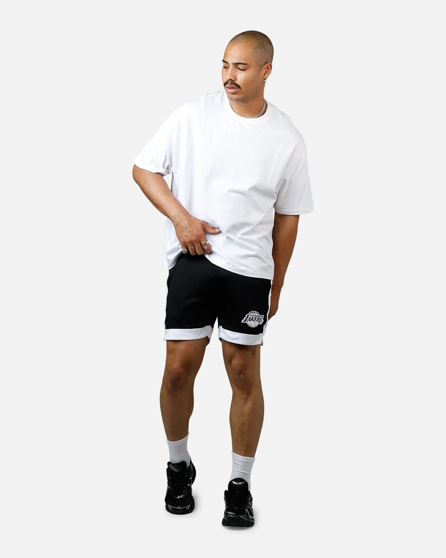 New Era Los Angeles Lakers Sport Class Shorts Black/White sold by Culture Kings product image thumbnail 2