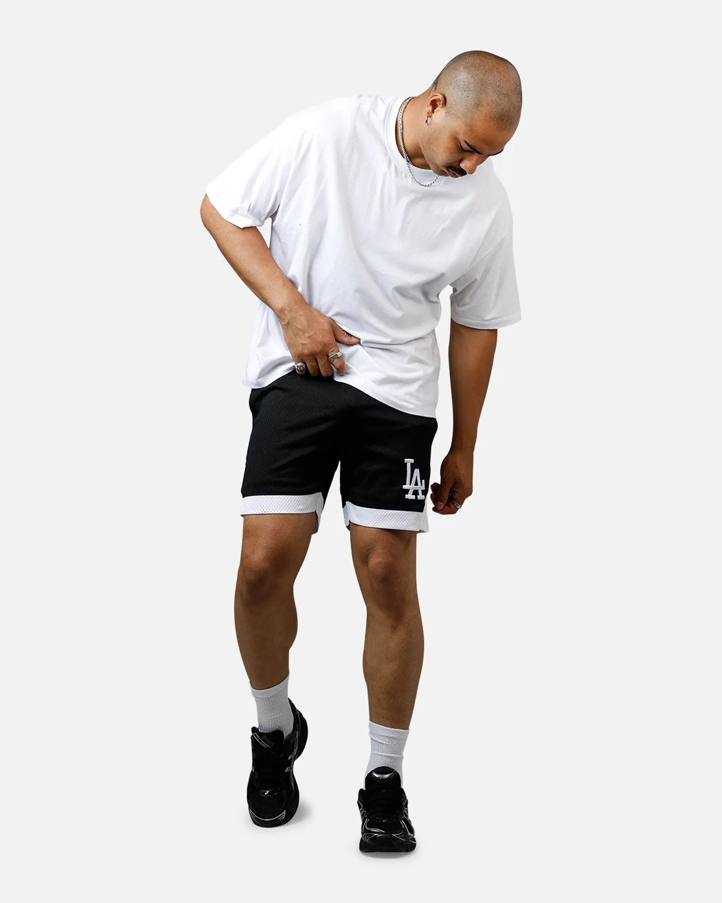 New Era Los Angeles Dodgers Sport Class Shorts Black/White sold by Culture Kings product image thumbnail 2