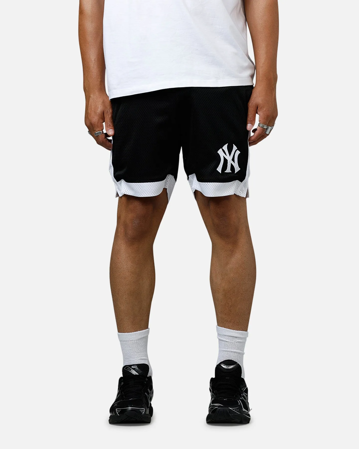 New Era New York Yankees Sport Class Shorts Black/White sold by Culture Kings