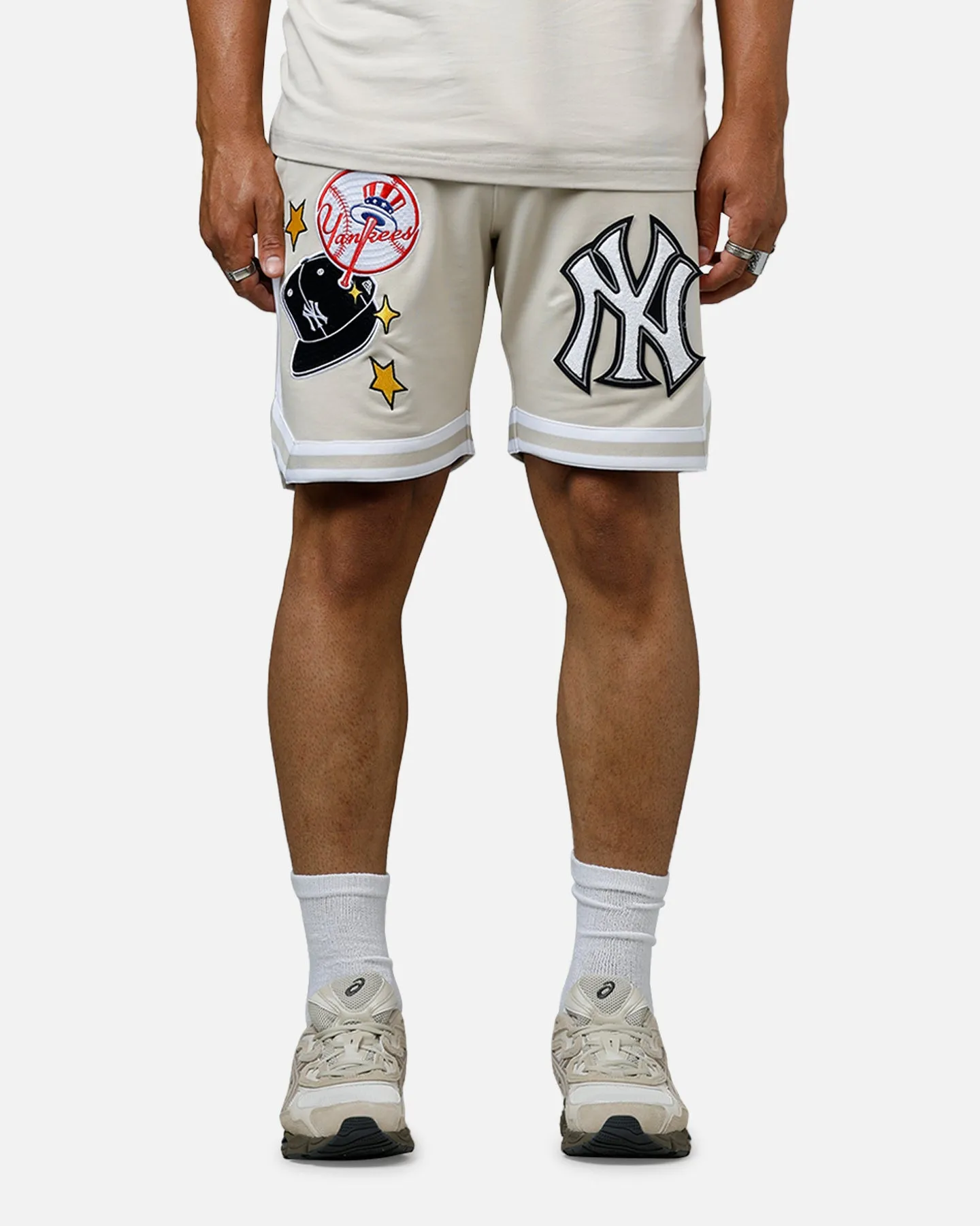 New Era New York Yankees 'Logo Select' Summer Shorts Stone sold by Culture Kings