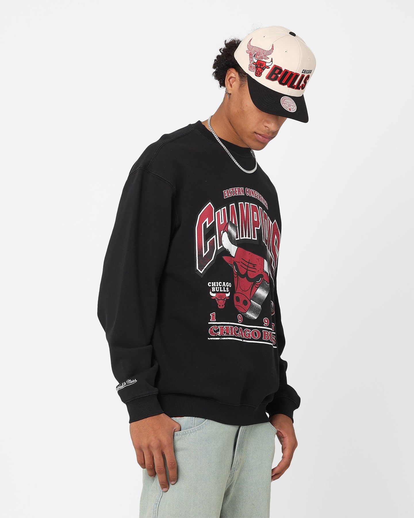 Mitchell & Ness Chicago Bulls Bevelled Crewneck Faded Black sold by Culture Kings product image thumbnail 5