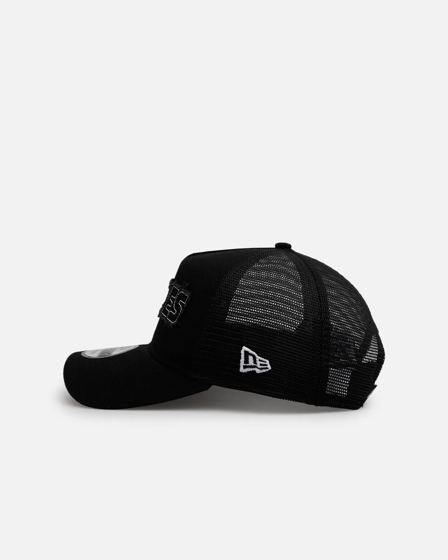 New Era Atlanta Braves 'Distressed' 9FORTY A-Frame Trucker Snapback Black/White sold by Culture Kings product image thumbnail 4