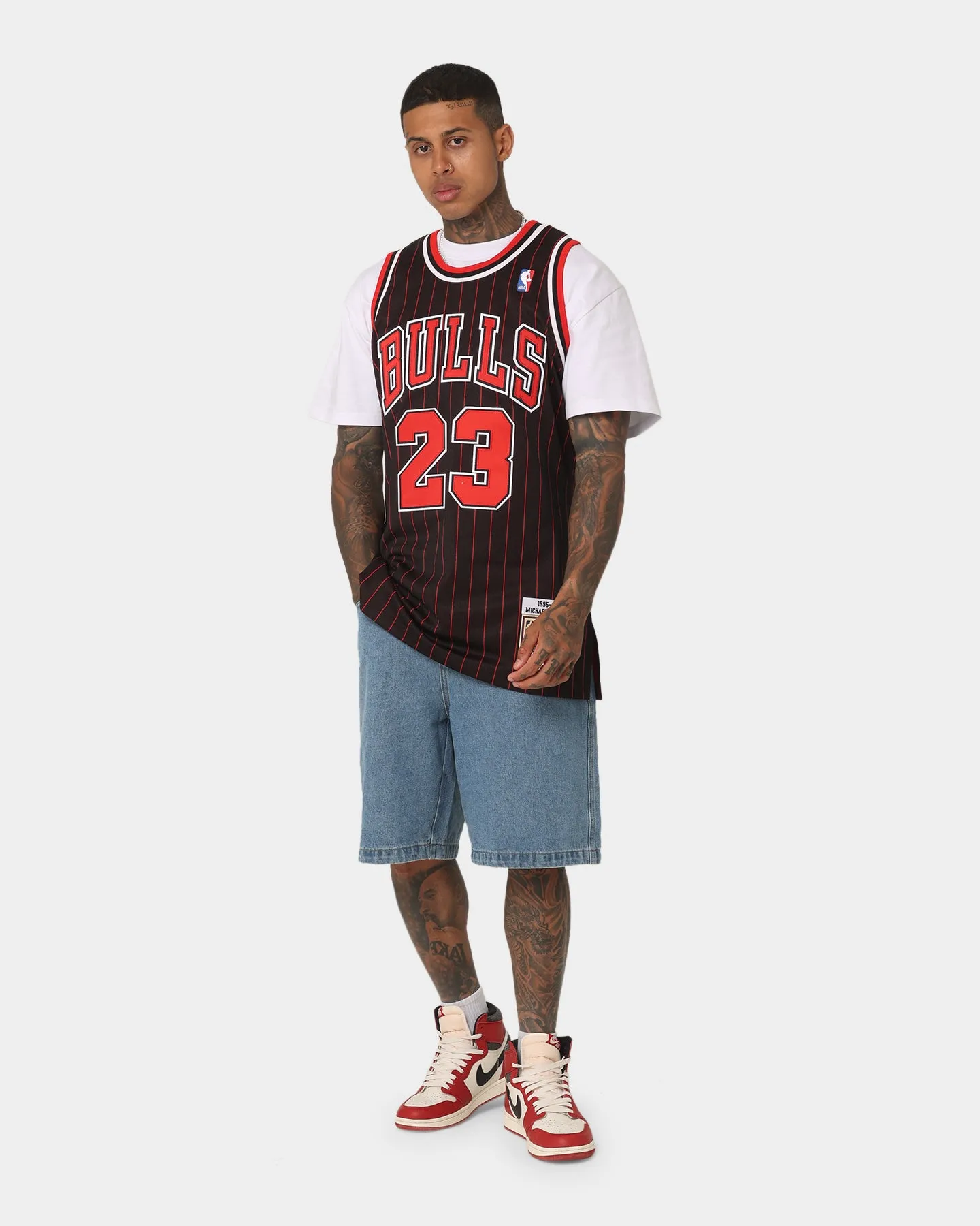 Mitchell & Ness Chicago Bulls Michael Jordan '95-'96 #23 Authentic Jersey Black sold by Culture Kings product image thumbnail 3
