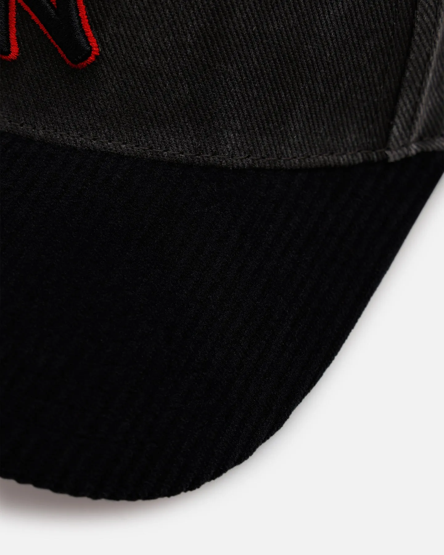 47 Brand New York Yankees 'Black & Red' 47 Offside Snapback Black/Red sold by Culture Kings product image thumbnail 2