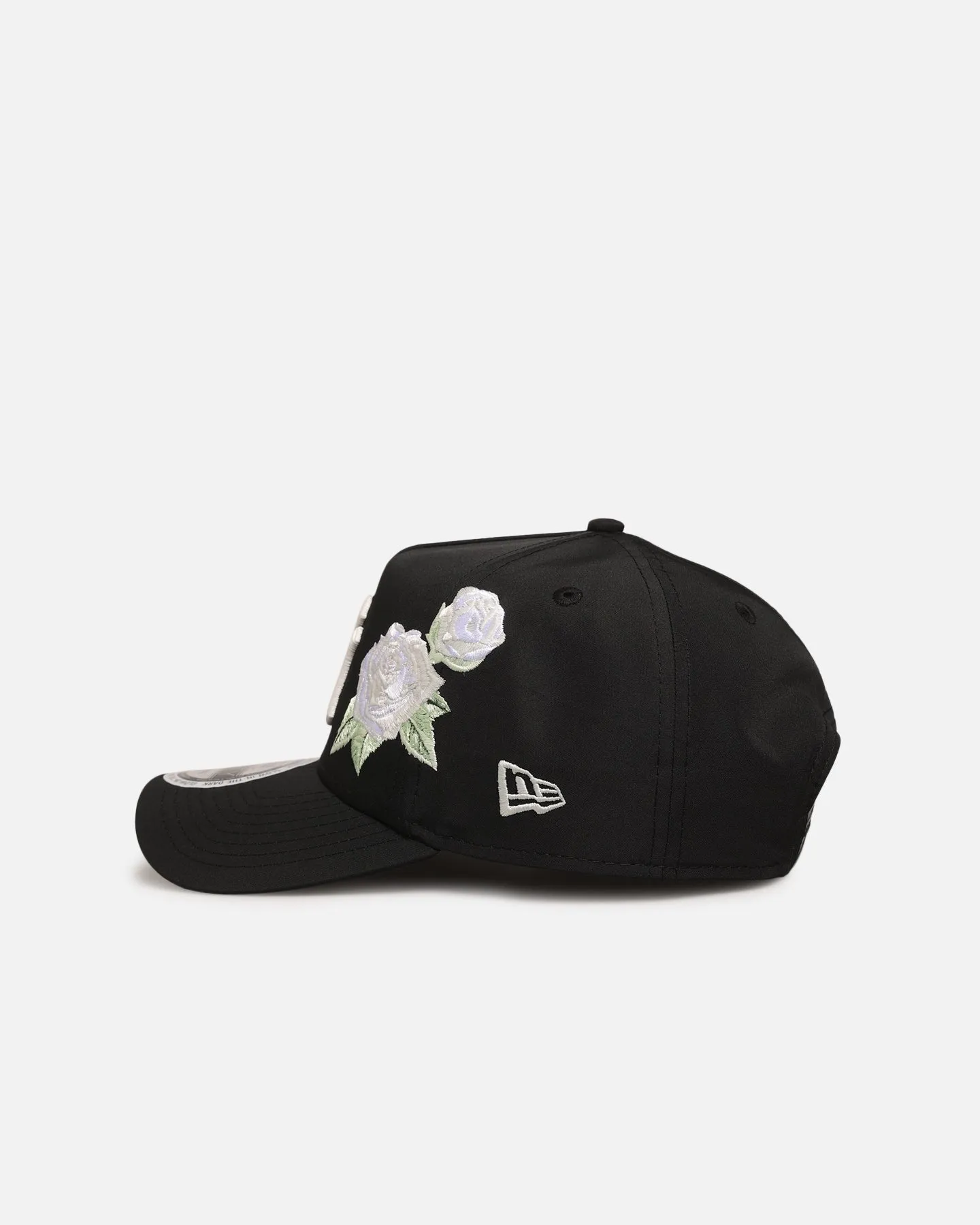 New Era New York Yankees 'Glow Rose' 9FORTY A-Frame Snapback Black sold by Culture Kings product image thumbnail 4