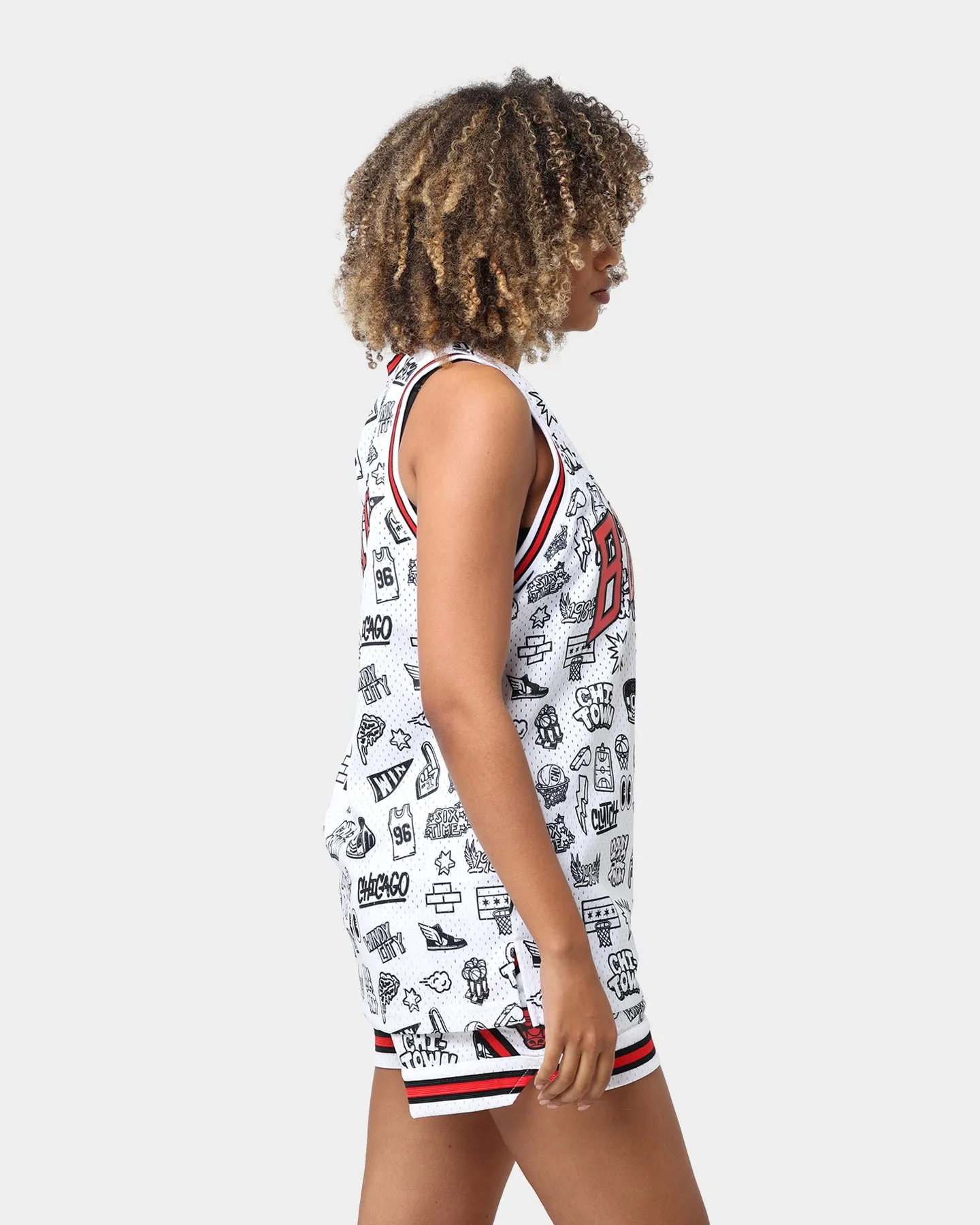 Mitchell & Ness Chicago Bulls Toni Kukoč #7 1997-1998 Doodle Swingman Jersey White sold by Culture Kings product image thumbnail 5