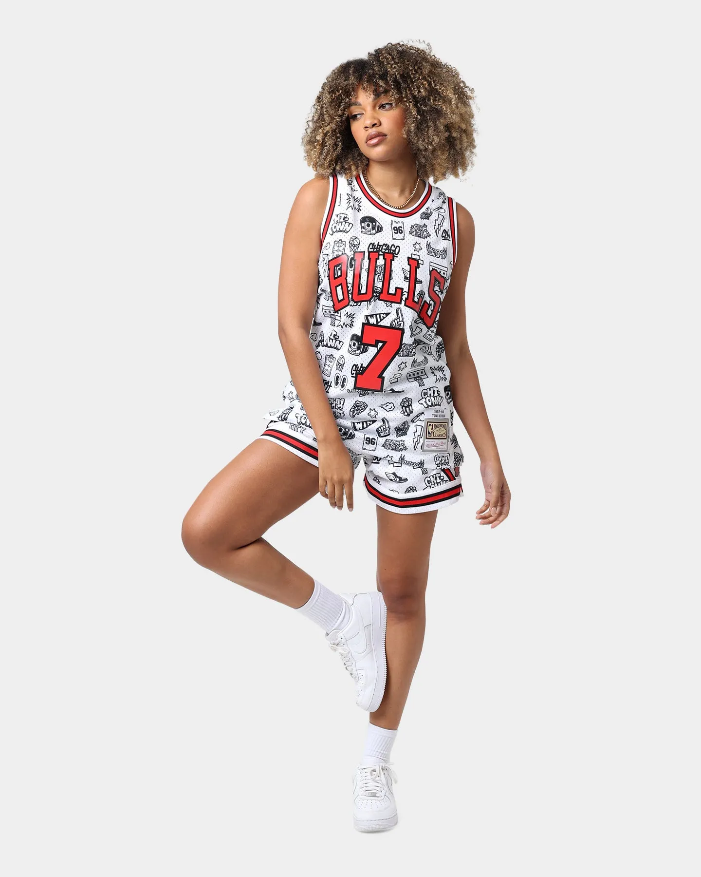Mitchell & Ness Chicago Bulls Toni Kukoč #7 1997-1998 Doodle Swingman Jersey White sold by Culture Kings product image thumbnail 2