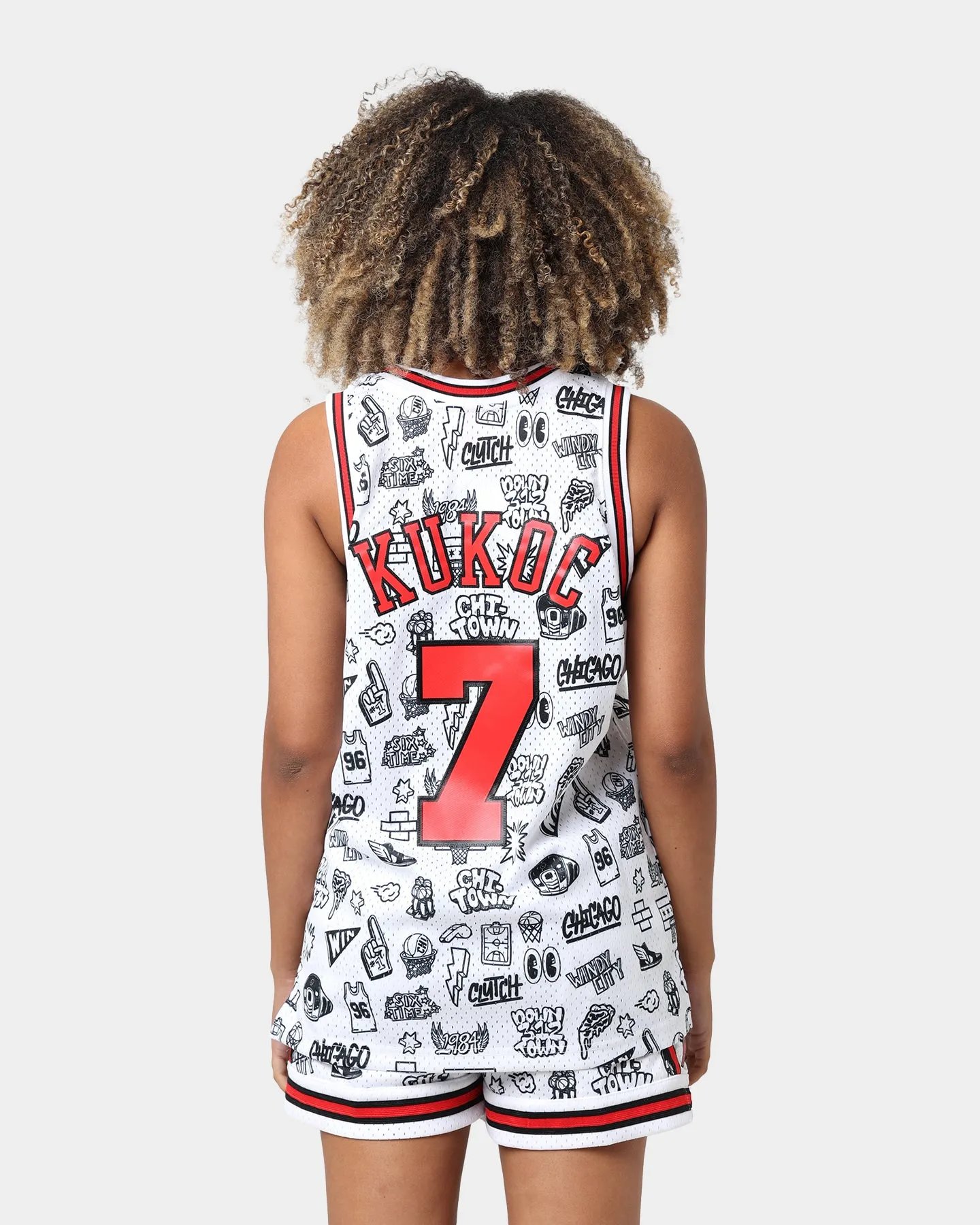 Mitchell & Ness Chicago Bulls Toni Kukoč #7 1997-1998 Doodle Swingman Jersey White sold by Culture Kings product image thumbnail 4
