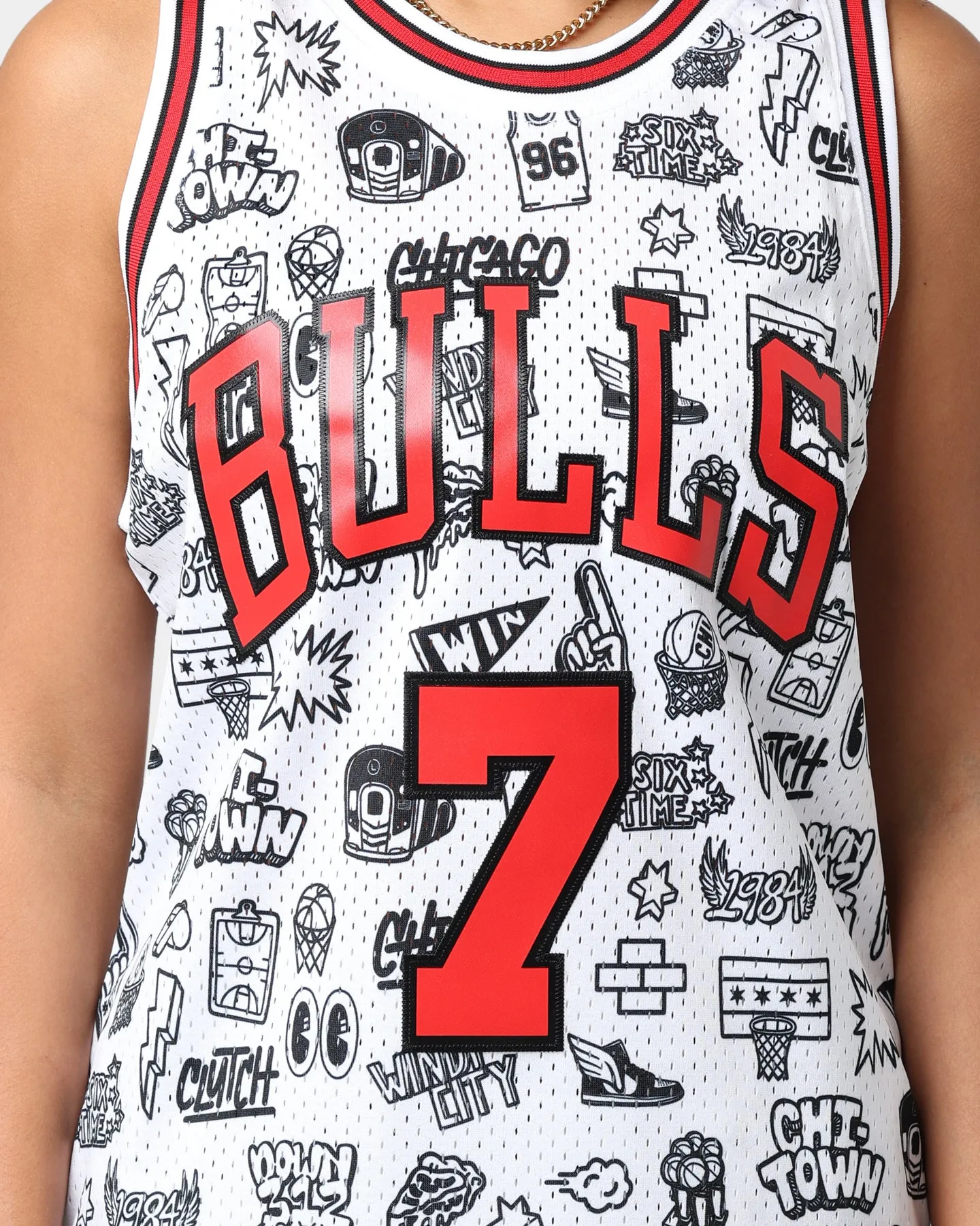 Mitchell & Ness Chicago Bulls Toni Kukoč #7 1997-1998 Doodle Swingman Jersey White sold by Culture Kings product image thumbnail 3