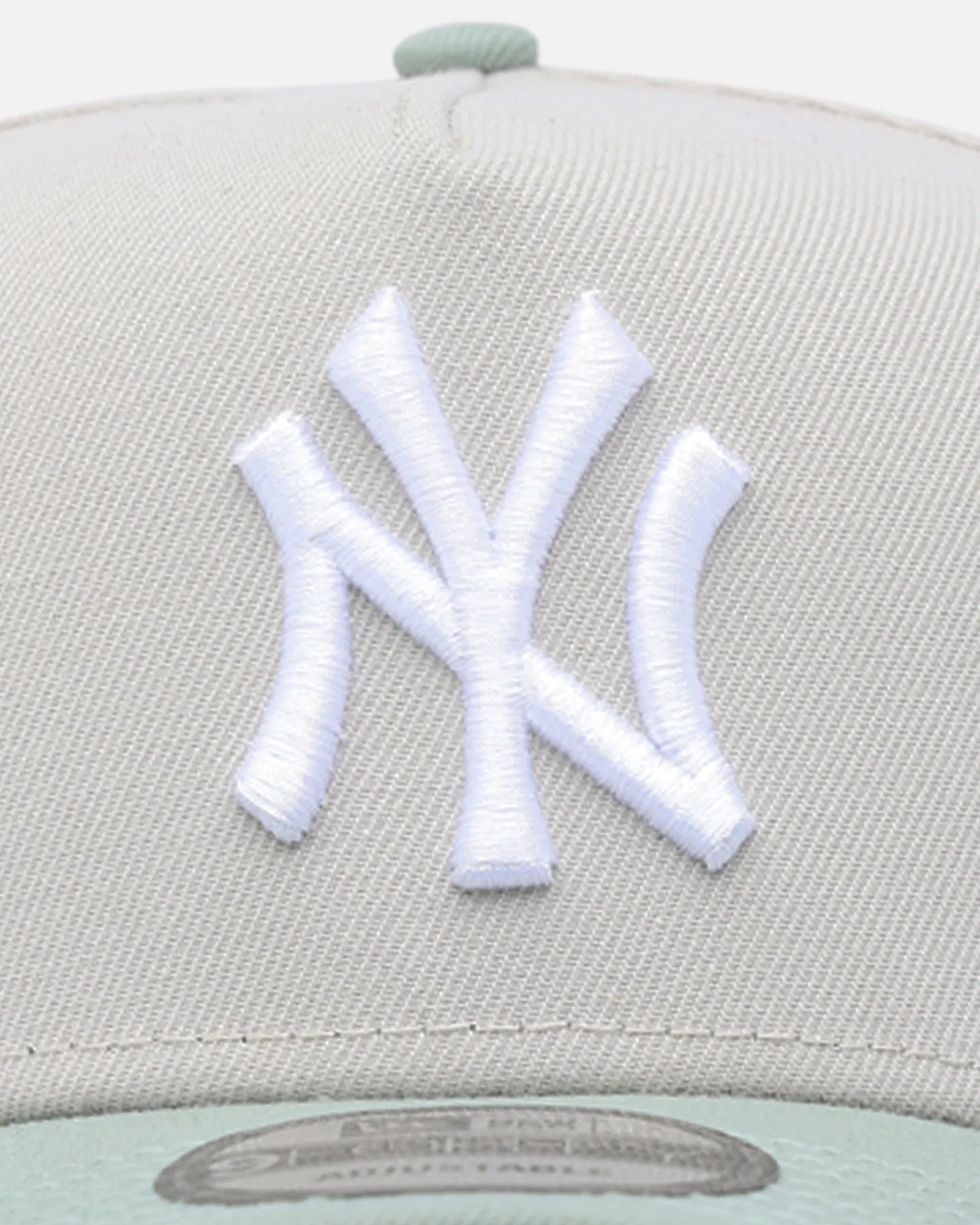 New Era New York Yankees 'Sea Glass' 9FORTY A-Frame Snapback Stone/Green sold by Culture Kings product image thumbnail 5