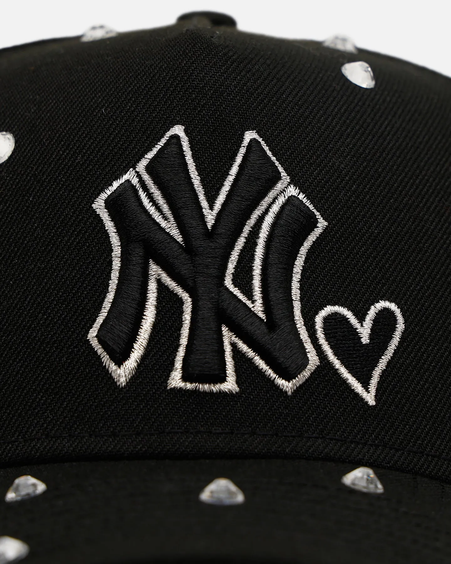 New Era New York Yankees 'Black Satin Hearts' 9FORTY A-Frame Snapback Black sold by Culture Kings product image thumbnail 5