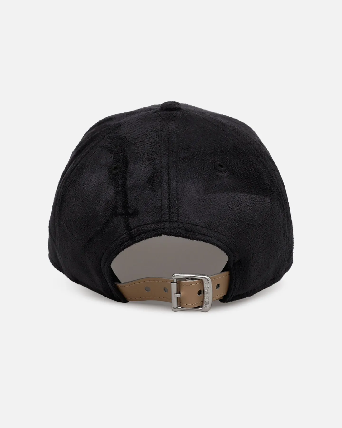 New Era New York Yankees 'Suede' 9FORTY A-Frame Strapback Black/Tan sold by Culture Kings product image thumbnail 3