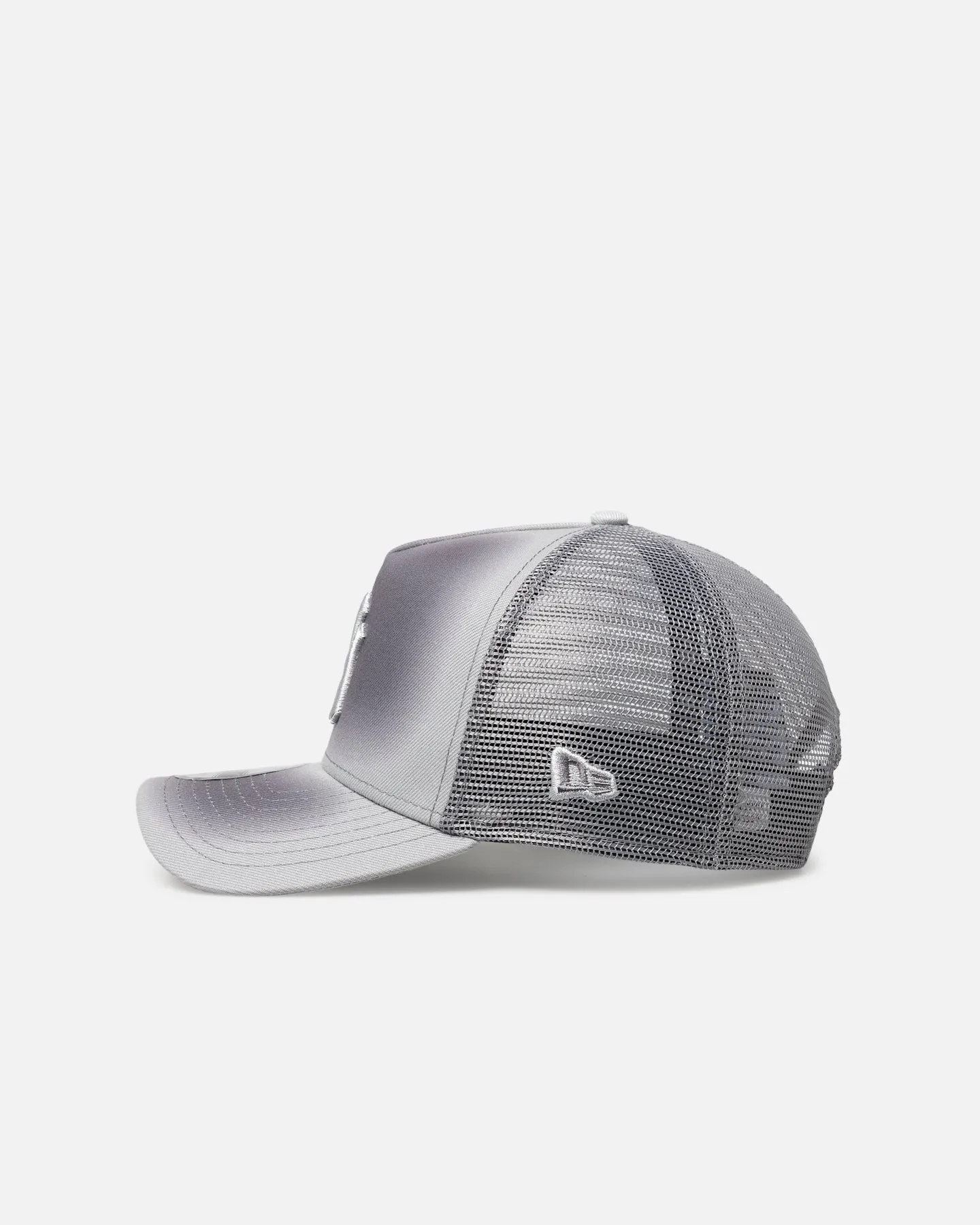 New Era New York Yankees 'Gradient Trucker' 9FORTY A-Frame Trucker Snapback Grey sold by Culture Kings product image thumbnail 4