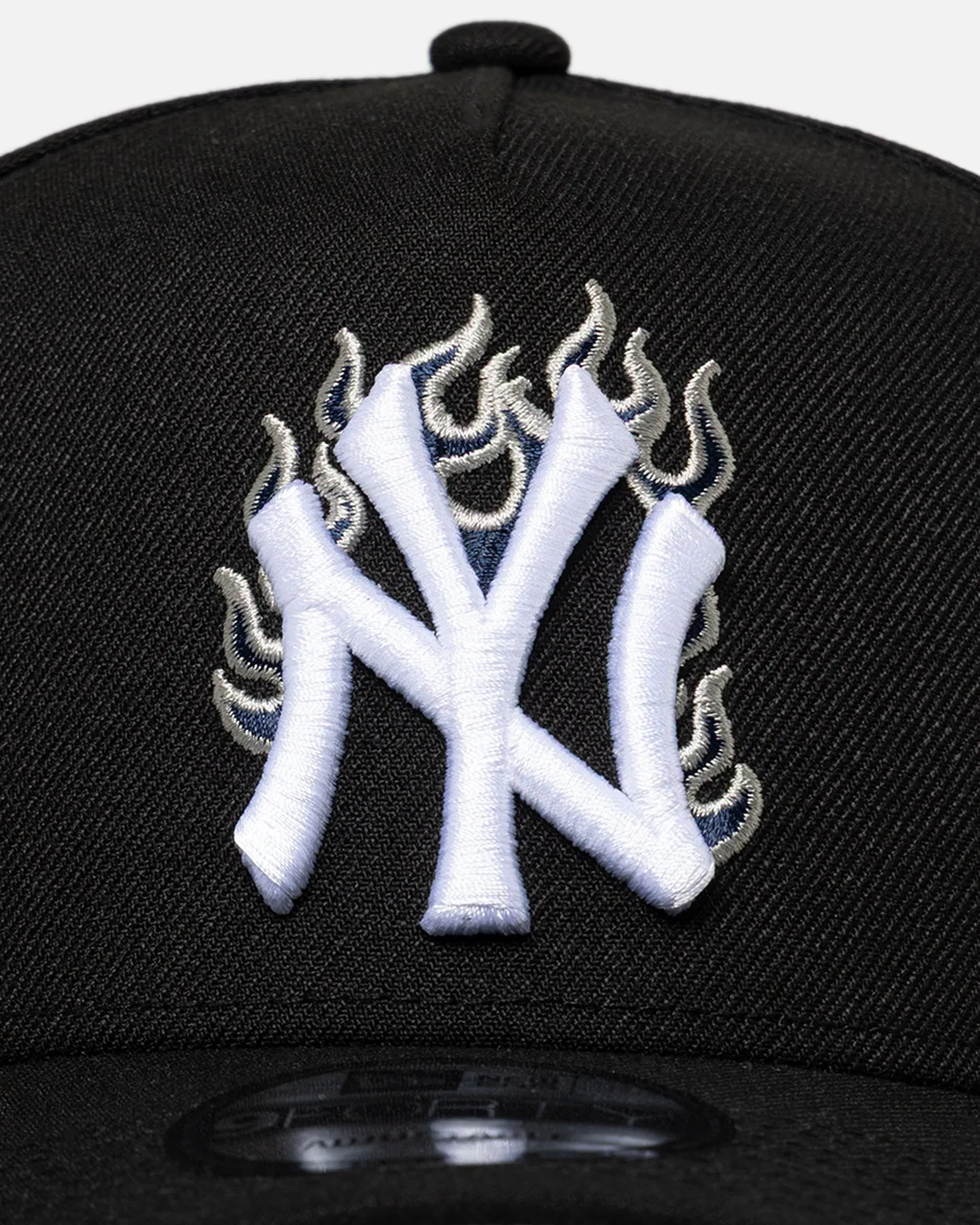 New Era New York Yankees 'Flame Logo' 9FORTY A-Frame Snapback Black sold by Culture Kings product image thumbnail 5