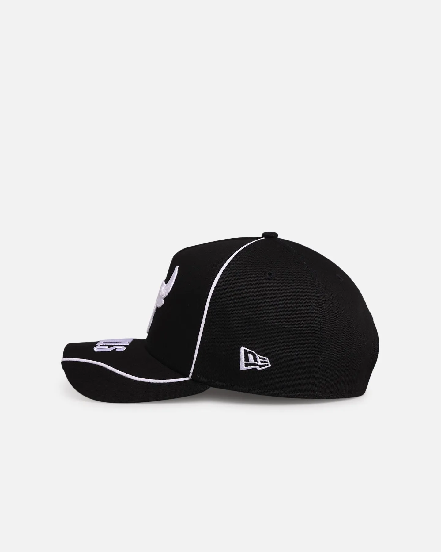 New Era Chicago Bulls 'Piping' 9FORTY A-Frame Snapback Black/White sold by Culture Kings product image thumbnail 4