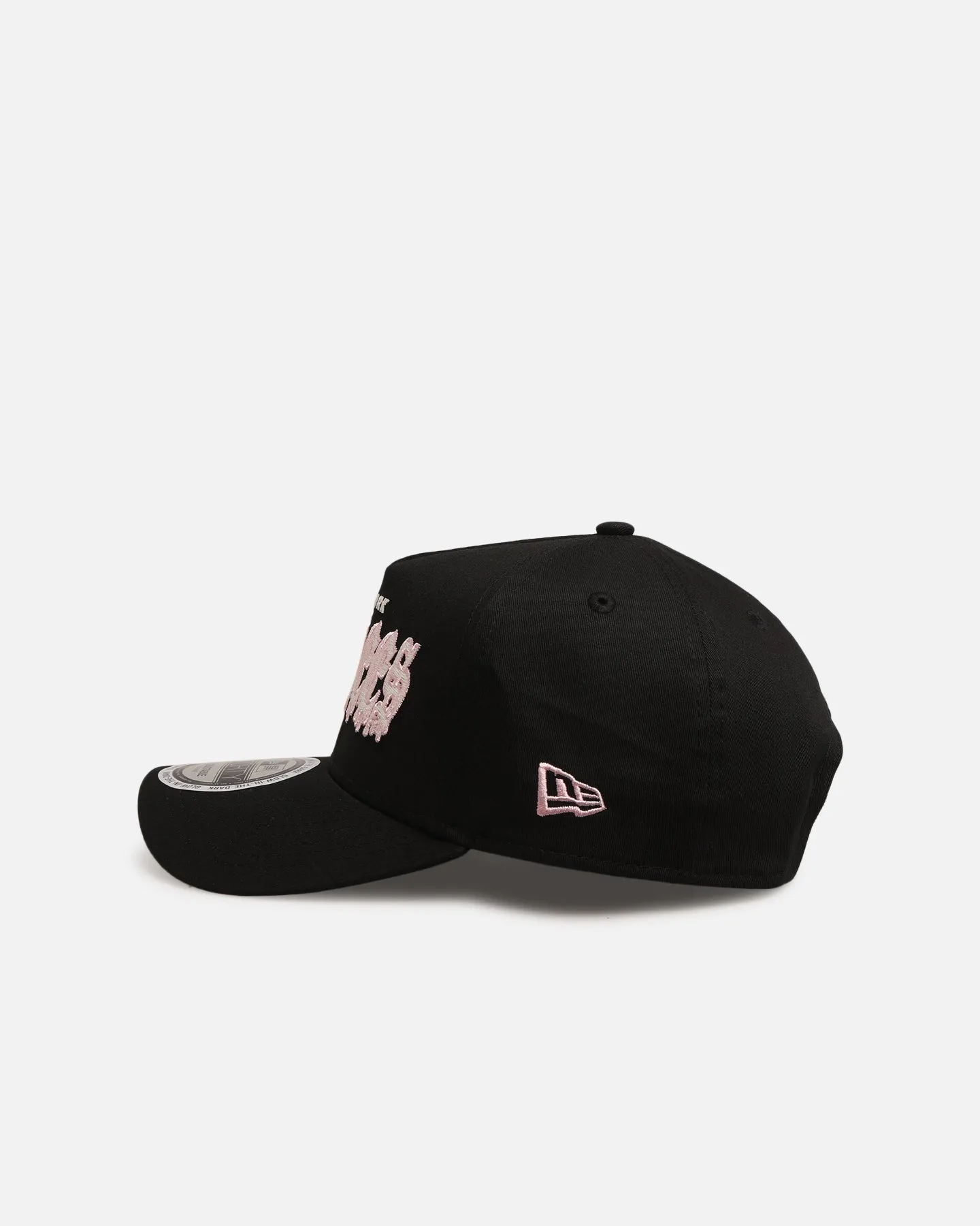 New Era New York Yankees 'Drip Glow Script' 9FORTY A-Frame Snapback Black/Pink sold by Culture Kings product image thumbnail 4