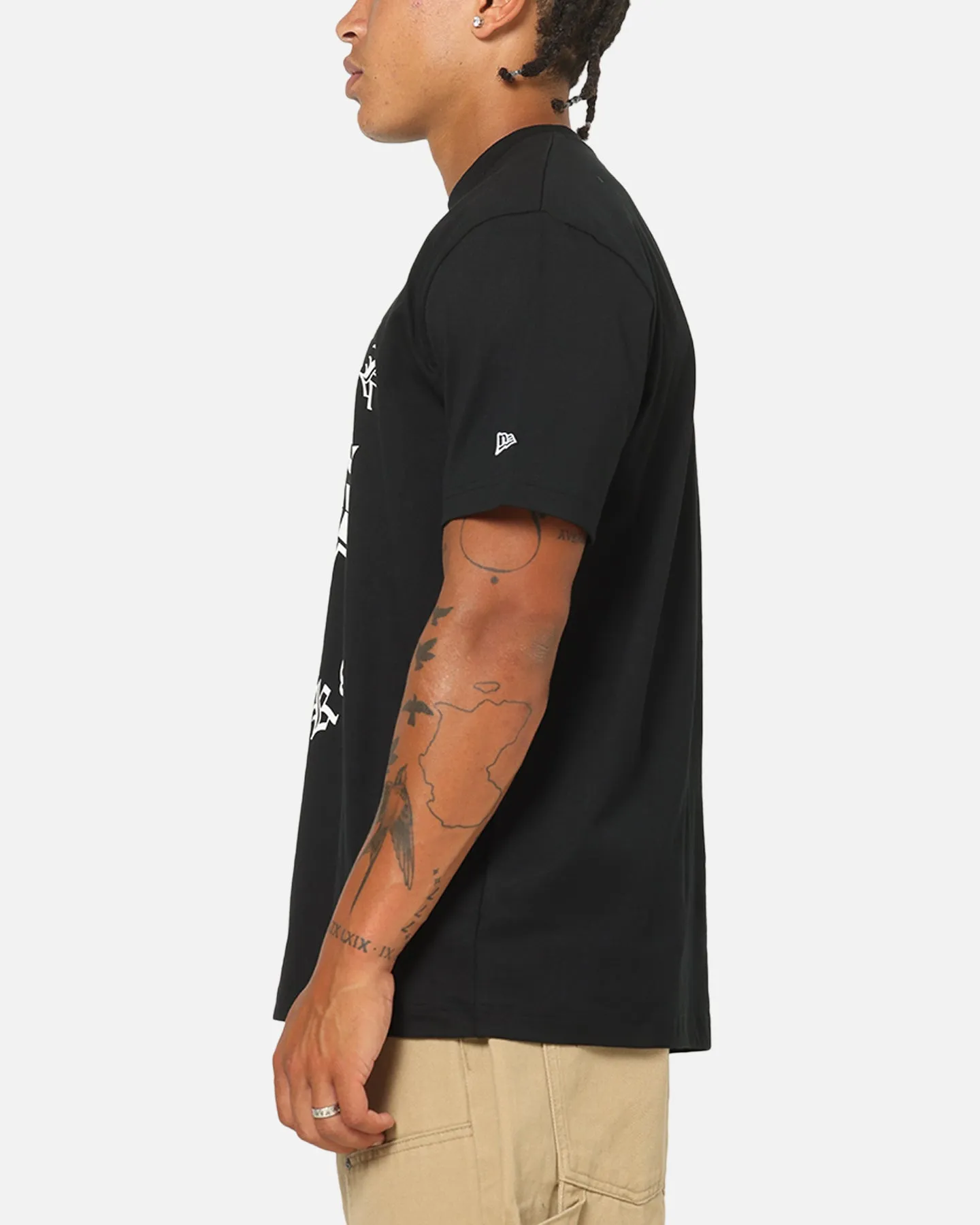 New Era New York Knicks Gothic Oversized T-Shirt Black sold by Culture Kings product image thumbnail 5