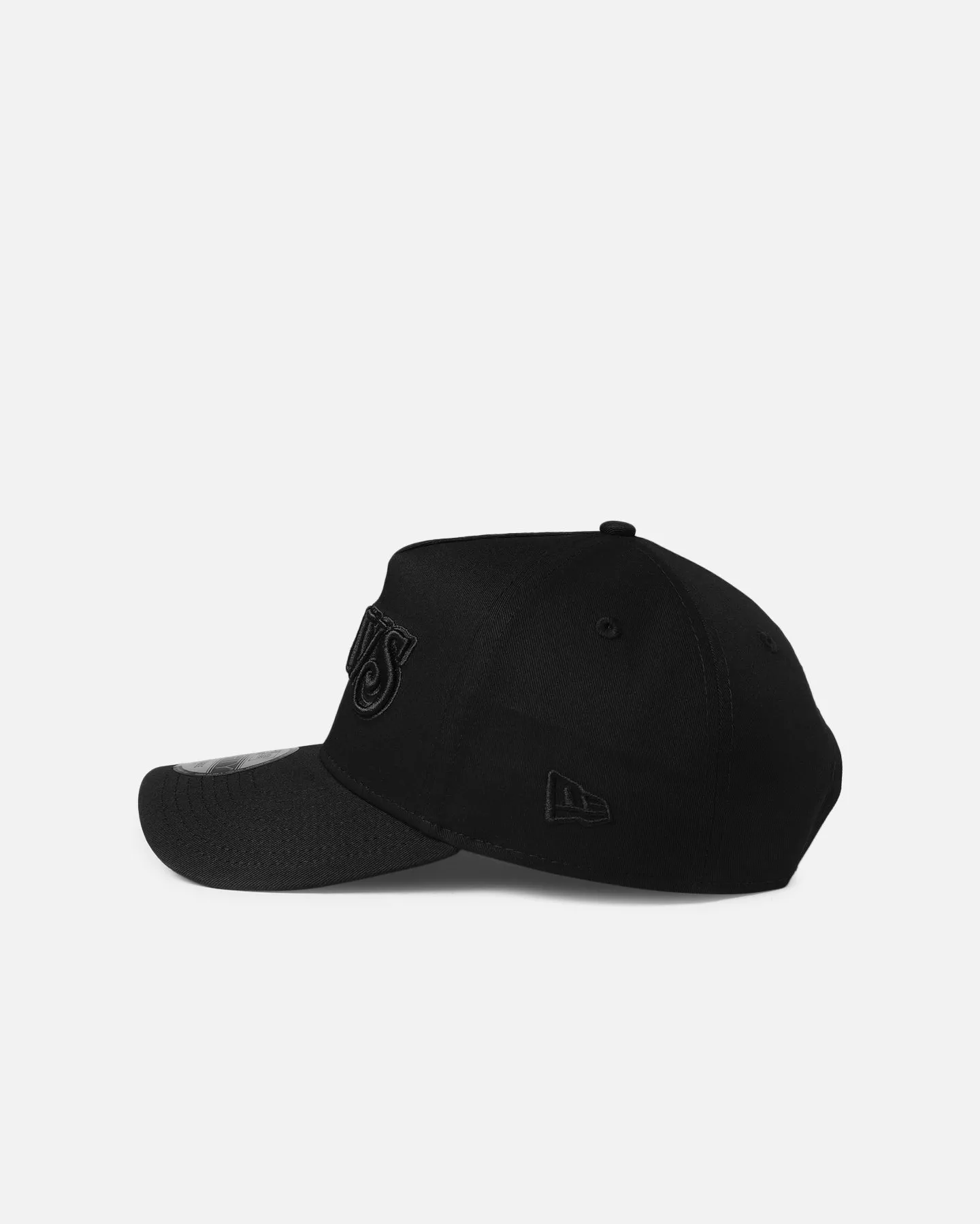 New Era Dallas Mavericks 'NBA Black On Black' 9FORTY A-Frame Snapback Black sold by Culture Kings product image thumbnail 4
