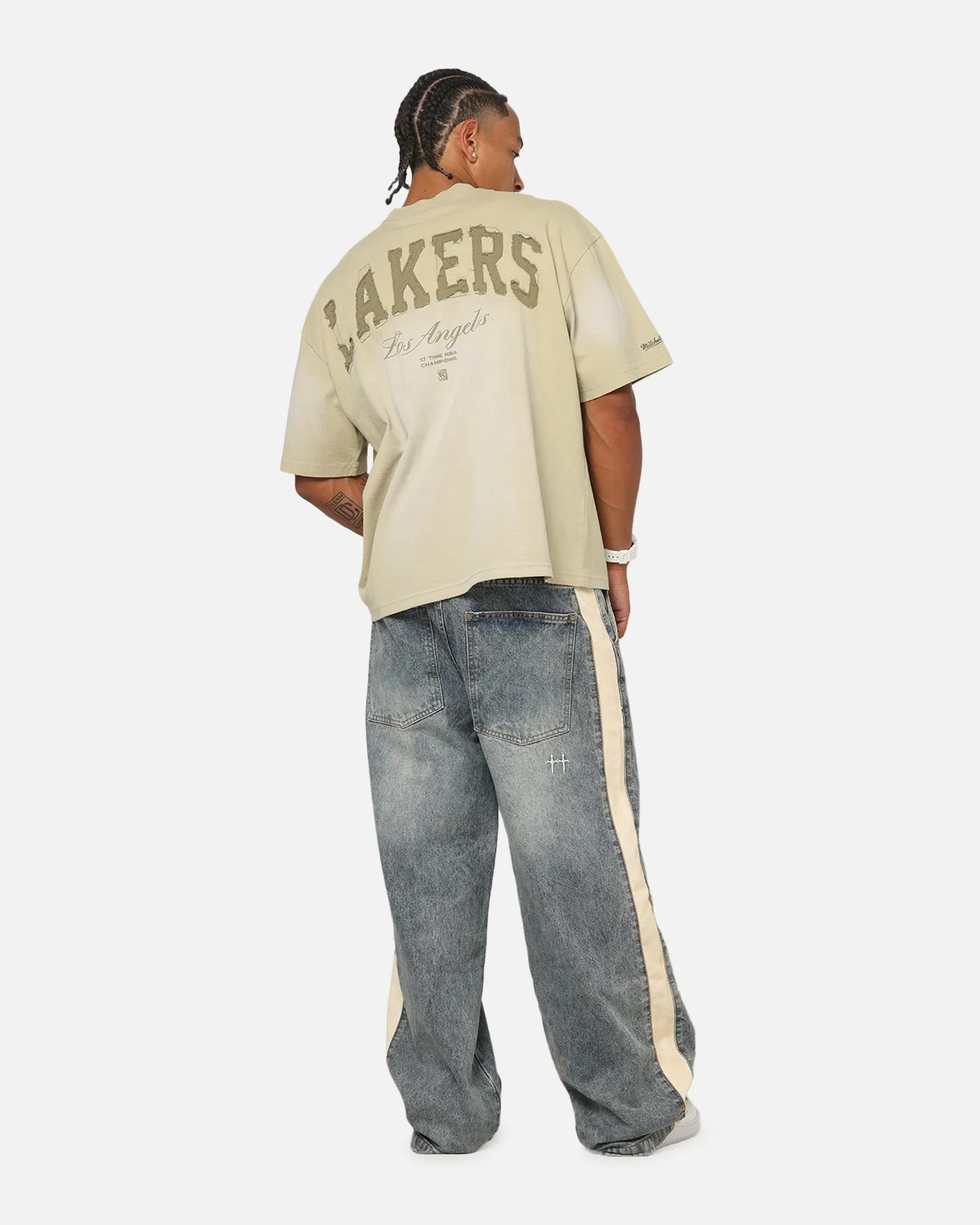 Mitchell & Ness Los Angeles Lakers Big Oversized Logo T-Shirt Gravel Stone sold by Culture Kings product image thumbnail 4