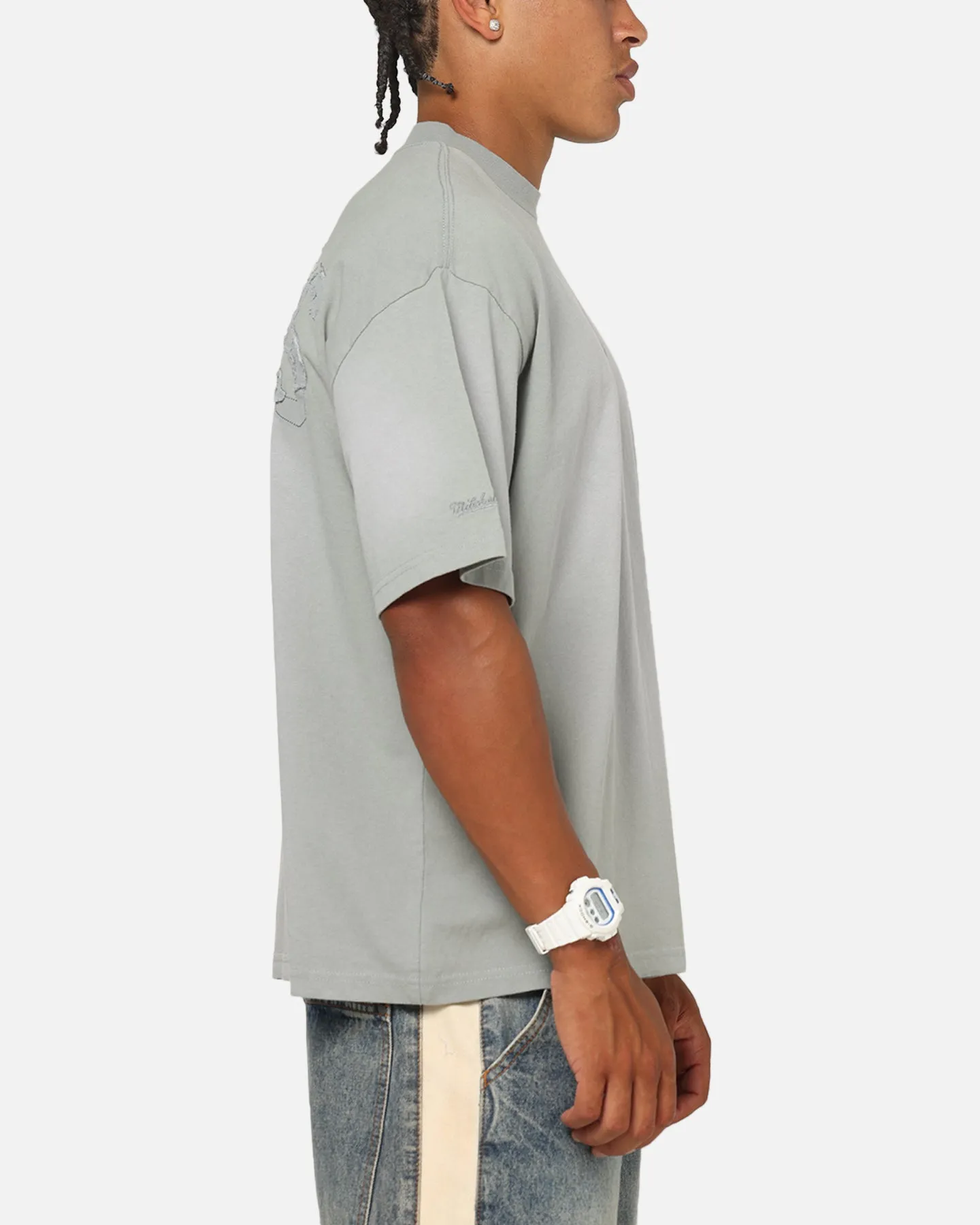 Mitchell & Ness Chicago Bulls Big Oversized Logo T-Shirt Neutral Grey sold by Culture Kings product image thumbnail 5