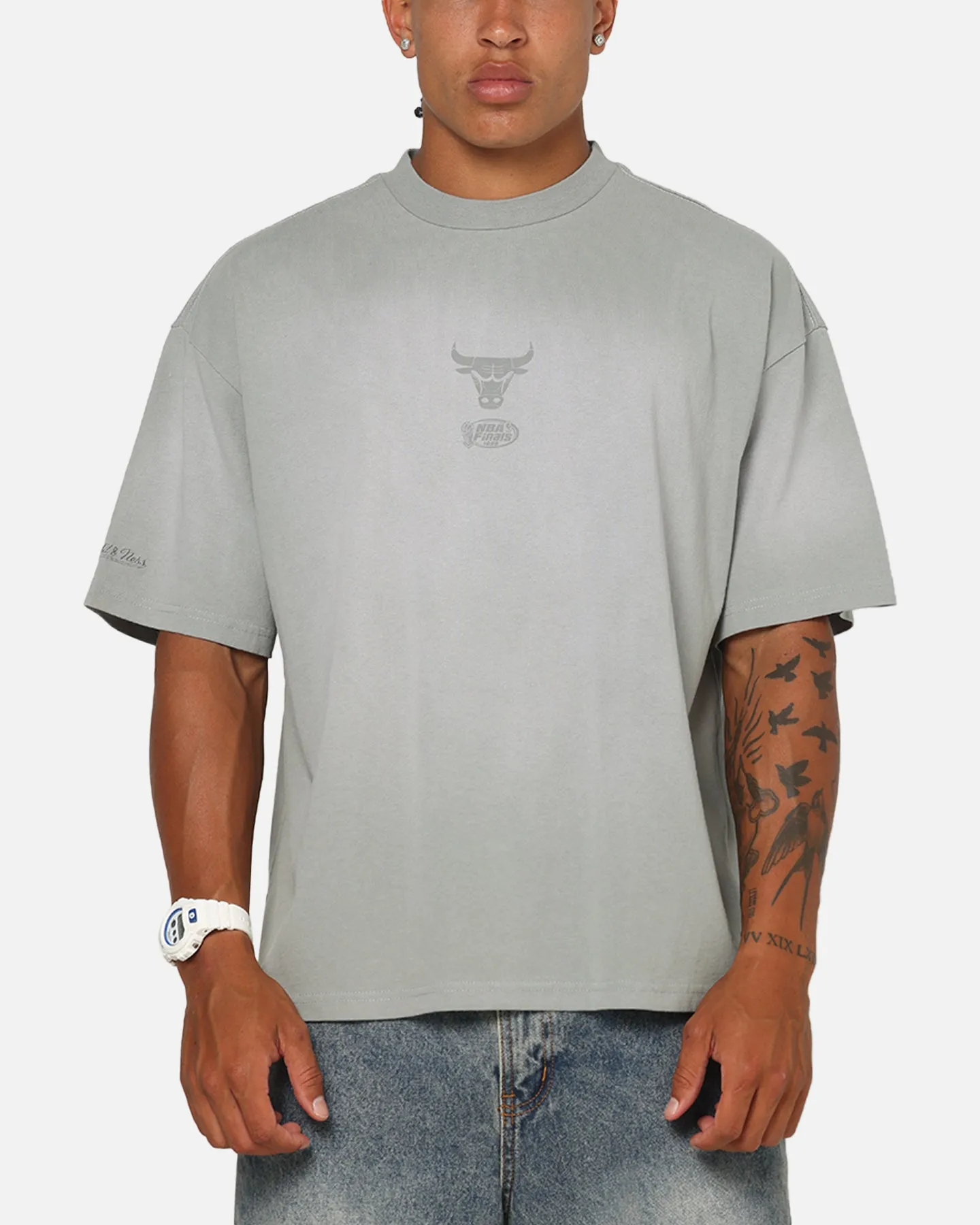 Mitchell & Ness Chicago Bulls Big Oversized Logo T-Shirt Neutral Grey sold by Culture Kings product image thumbnail 2