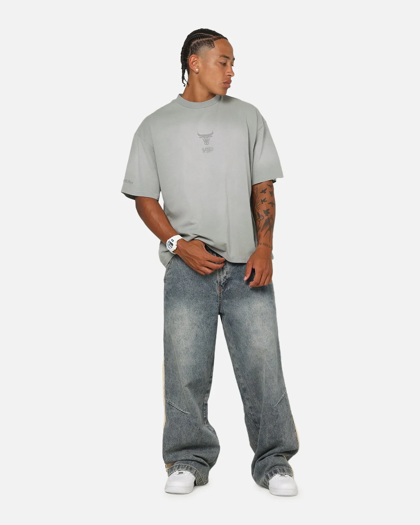 Mitchell & Ness Chicago Bulls Big Oversized Logo T-Shirt Neutral Grey sold by Culture Kings product image thumbnail 4