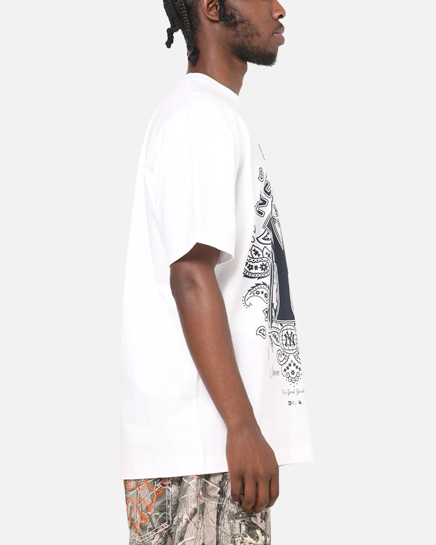 New Era New York Yankees Paisley Oversized T-Shirt White sold by Culture Kings product image thumbnail 4